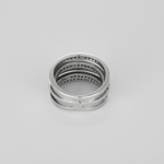 Élégante bague en or blanc et diamants : 0,90 carat