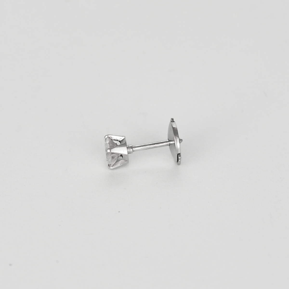 Boutons d'oreilles en or gris et diamant 0.30 carat environ