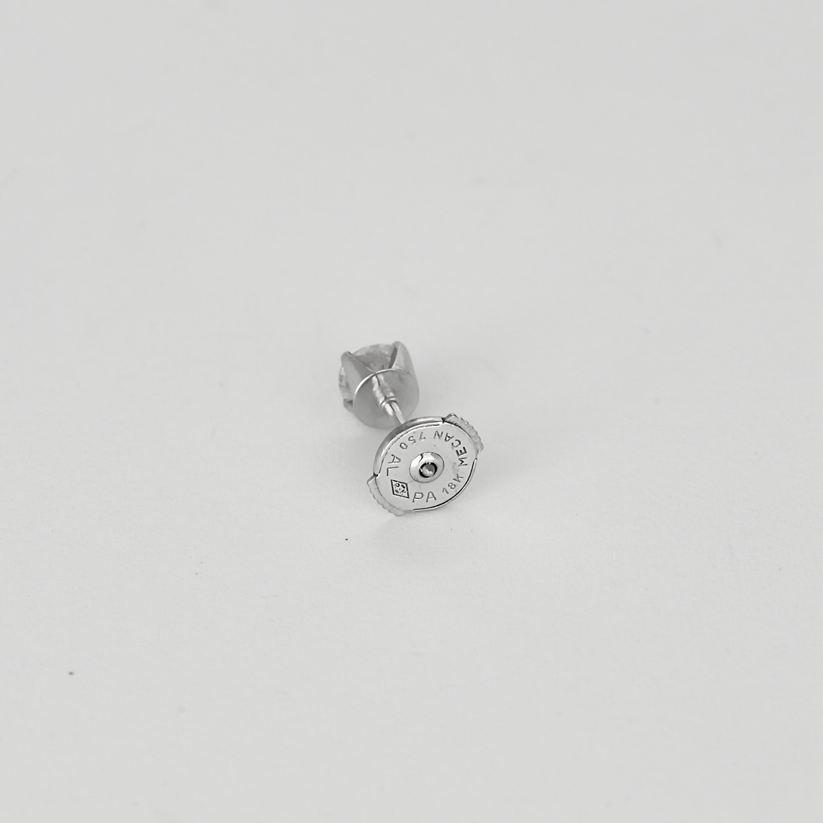 Boutons d'oreilles en or gris et diamant 0.30 carat environ
