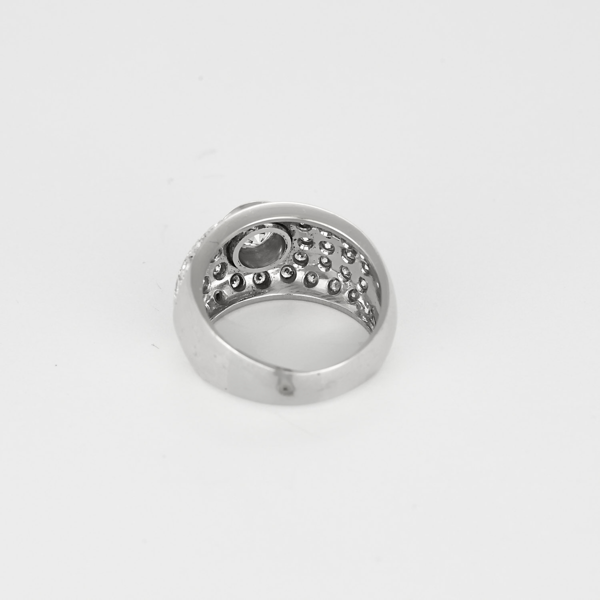Bague jonc bombée en or blanc et diamants : 2,60 carats