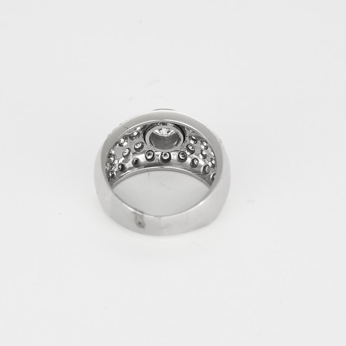 Bague jonc bombée en or blanc et diamants : 2,60 carats