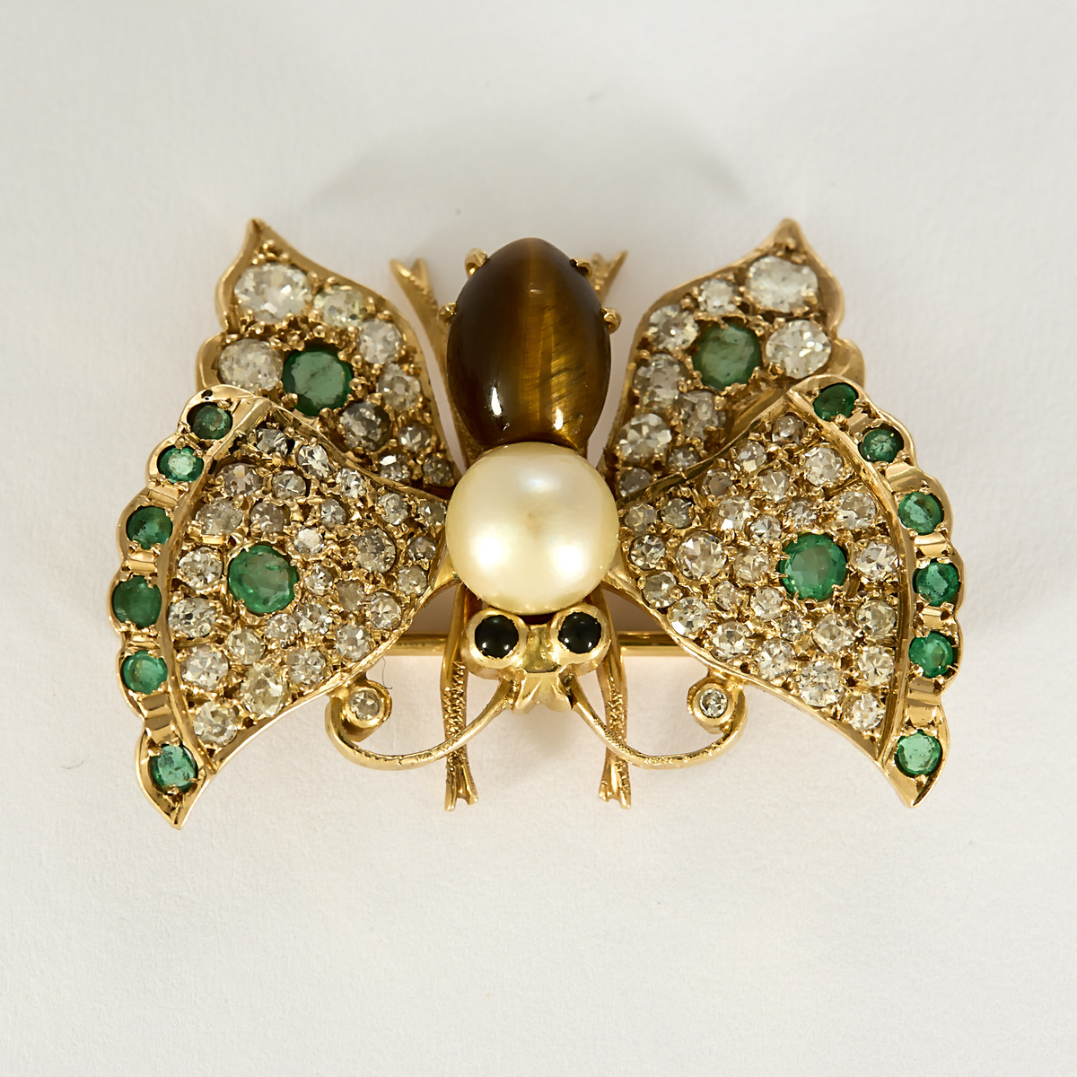 Broche Papillon en or jaune 14K, diamants, émeraudes, perles de culture et quartz