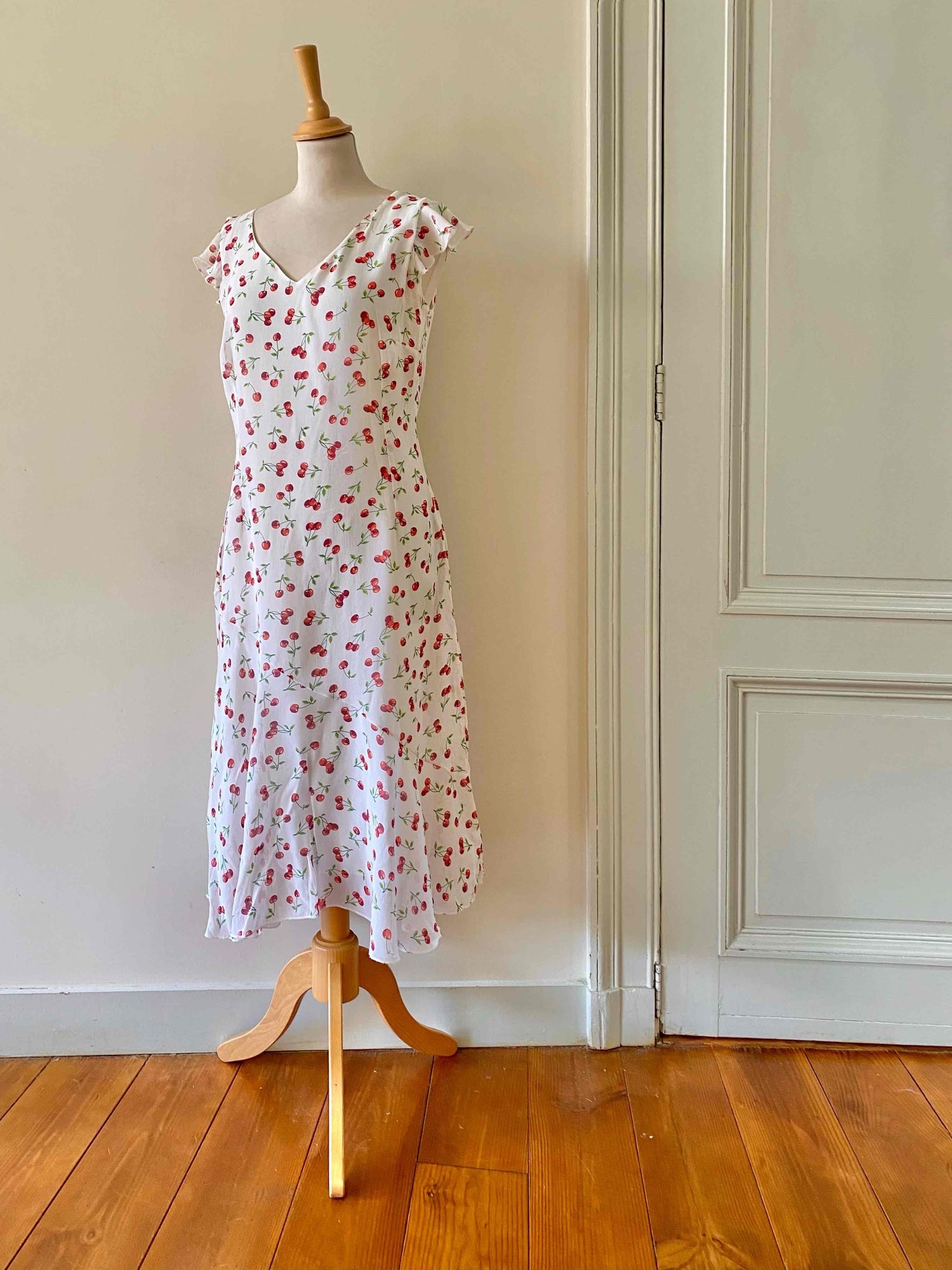 Cherry-colored midi dress