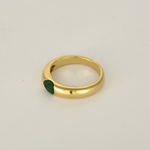 Bague jonc en or jaune et émeraude : 0,40 carat