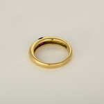 Bague jonc en or jaune et rubis : 0,45 carat