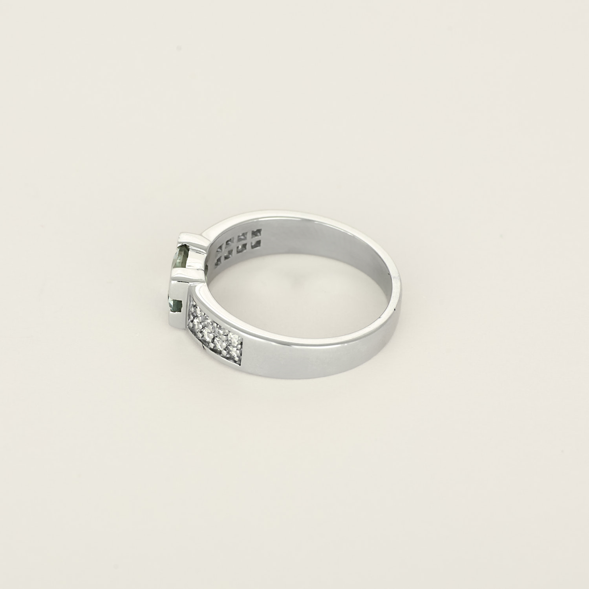 Bague en or gris aigue marine et diamants
