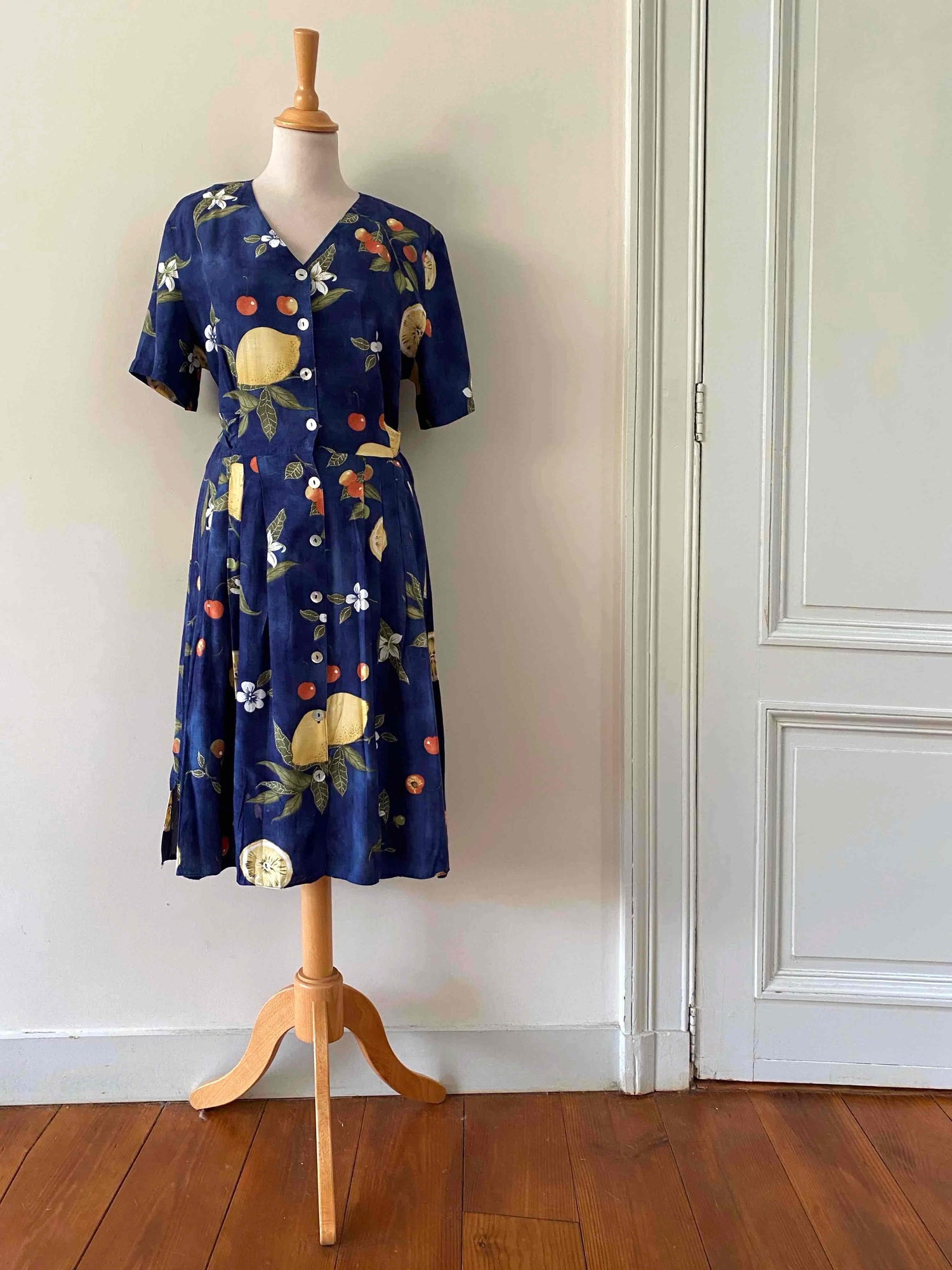 Button-front dress with fruit print