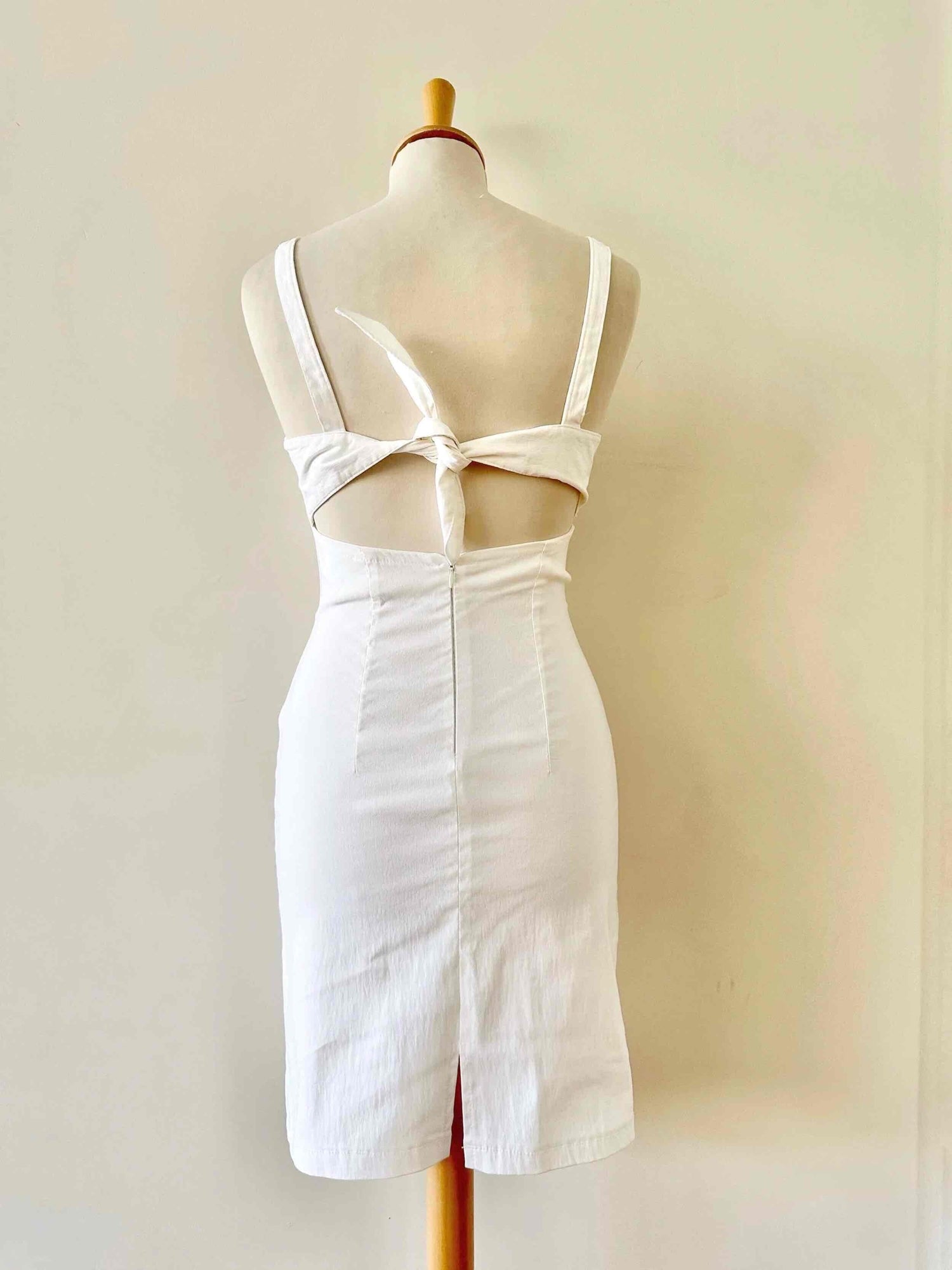 Backless dress