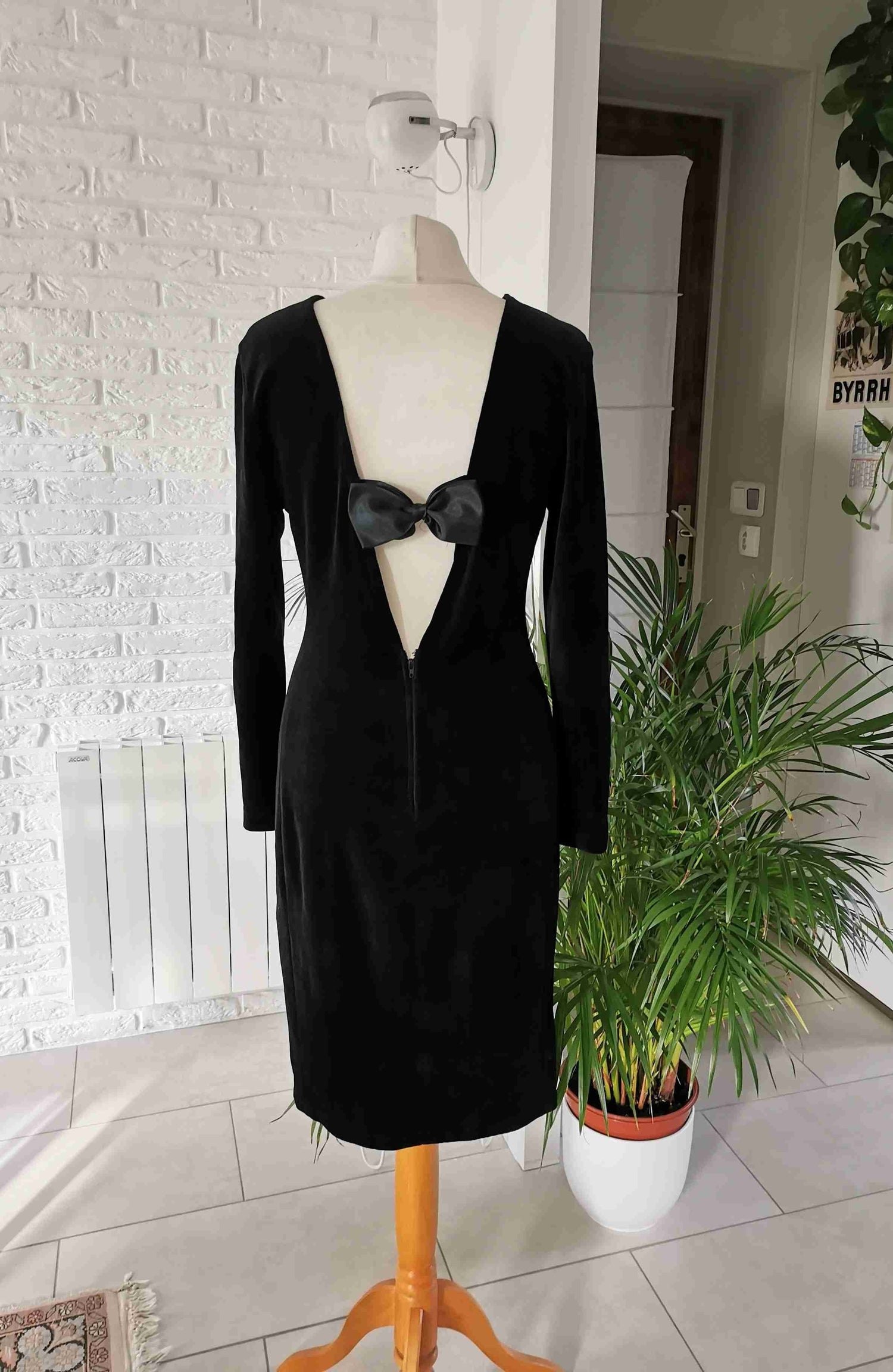 Backless velvet dress