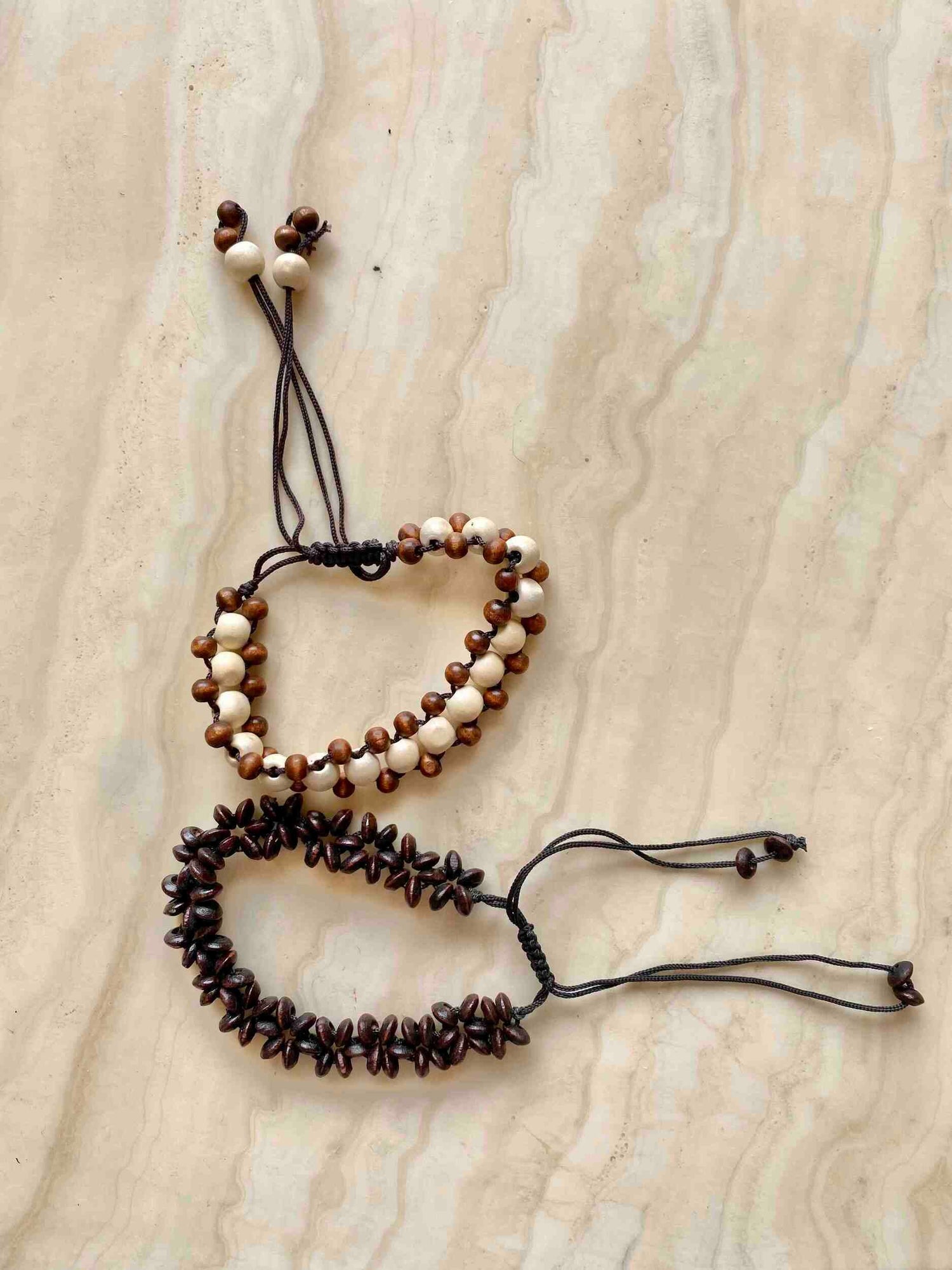 Bracelets Perles de bois et Graines