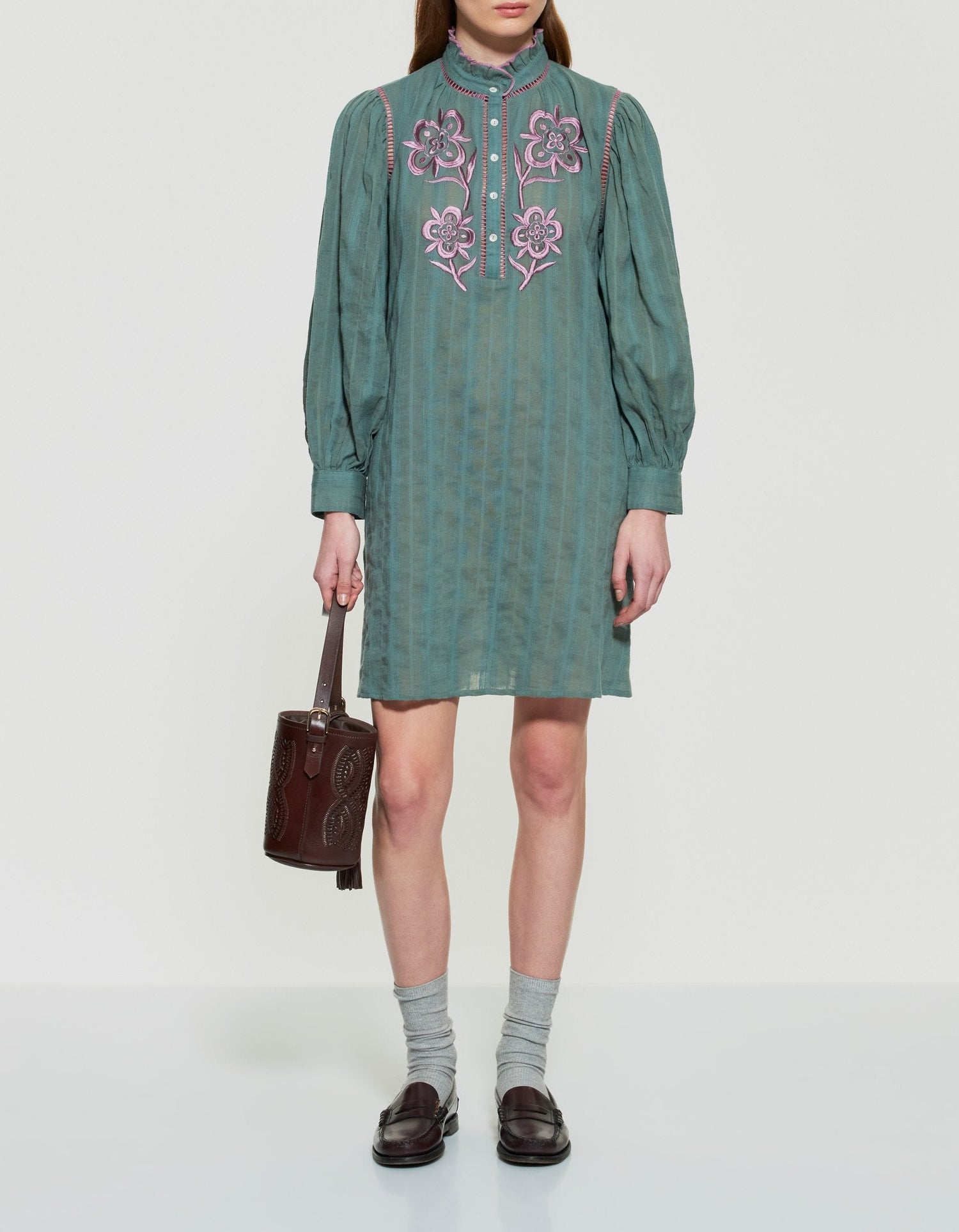 Robe courte brodée Anouki