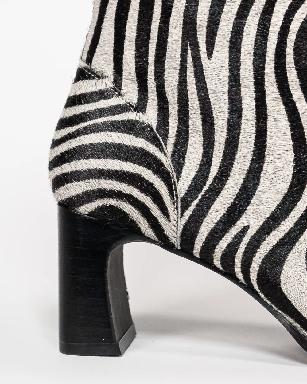 bottines talon fin élégante et féminine cuir style zèbre