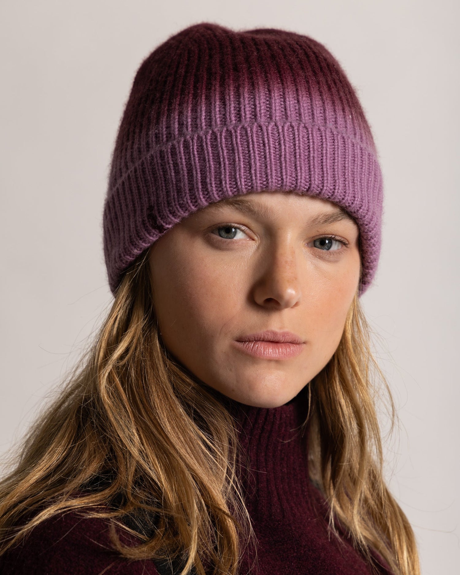 BONNET DEEP DYE PLUM