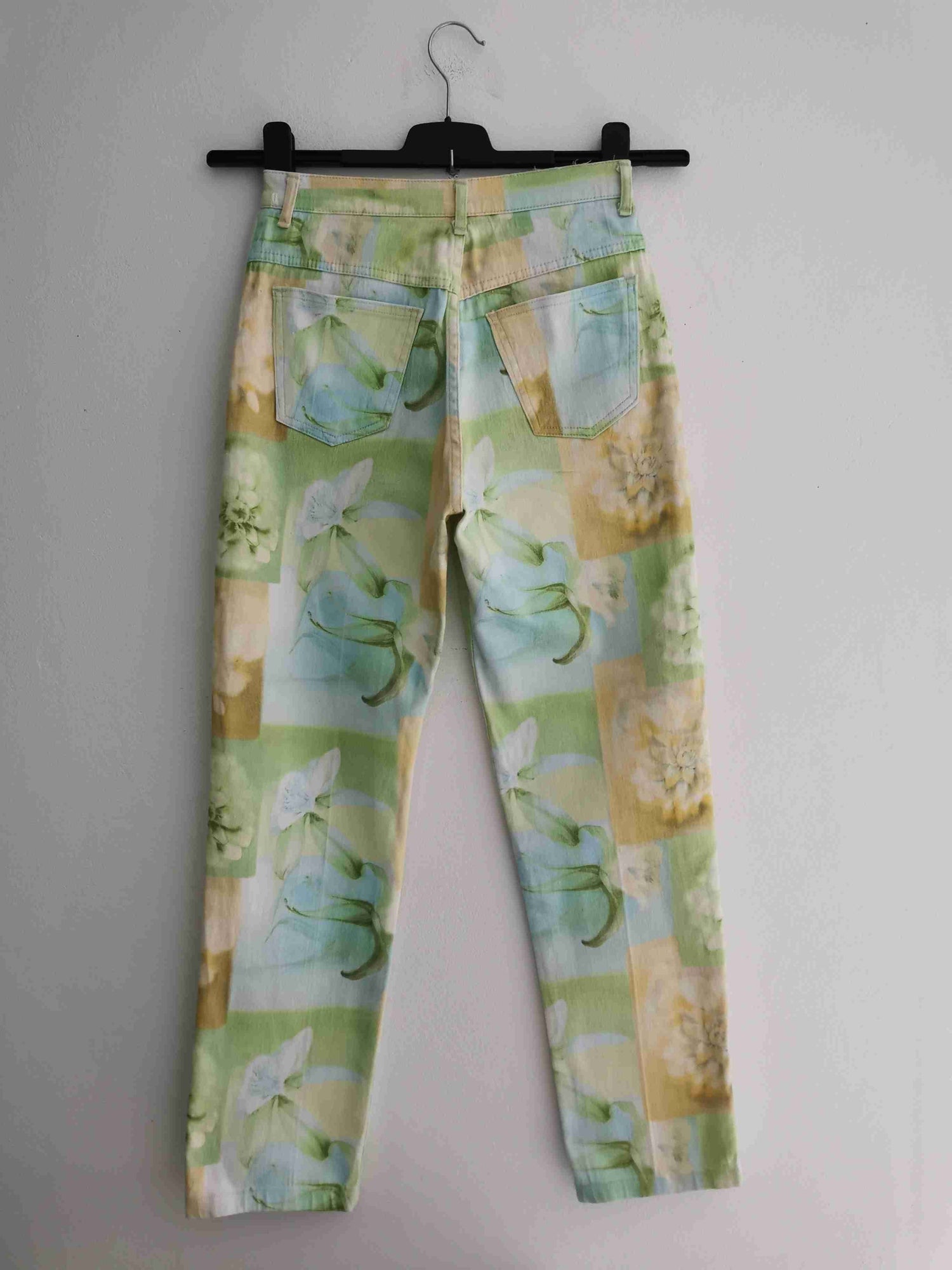 Pantalon à fleurs