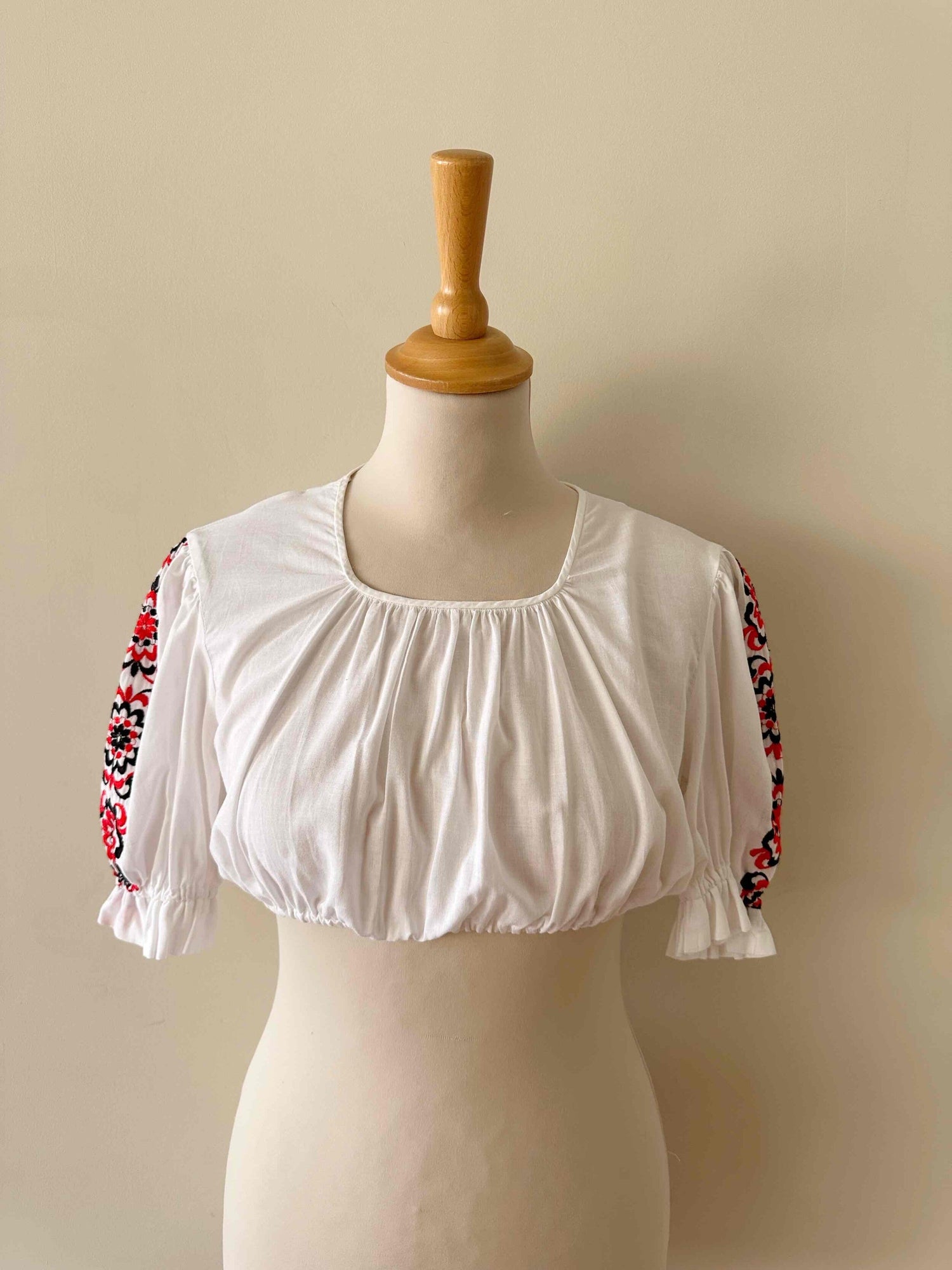 Crop top autrichien