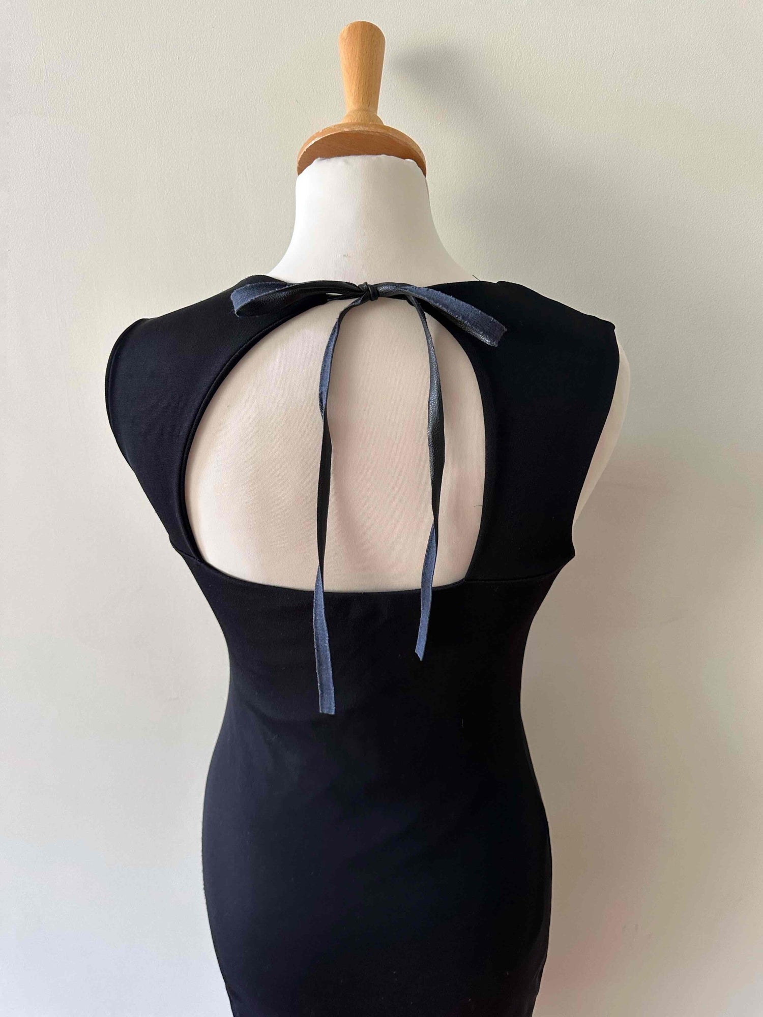 Backless dress