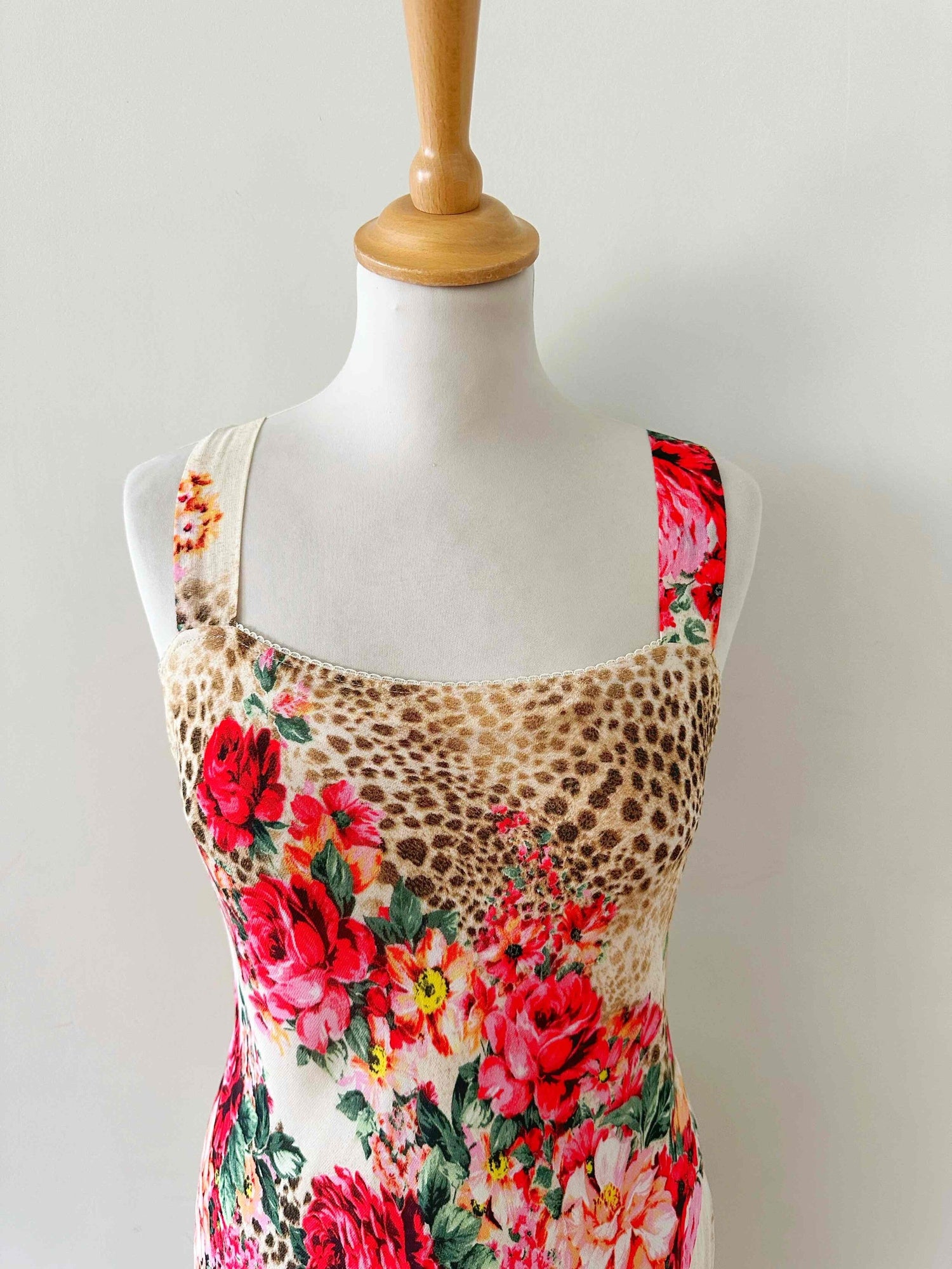 Leopard print dress with flowers