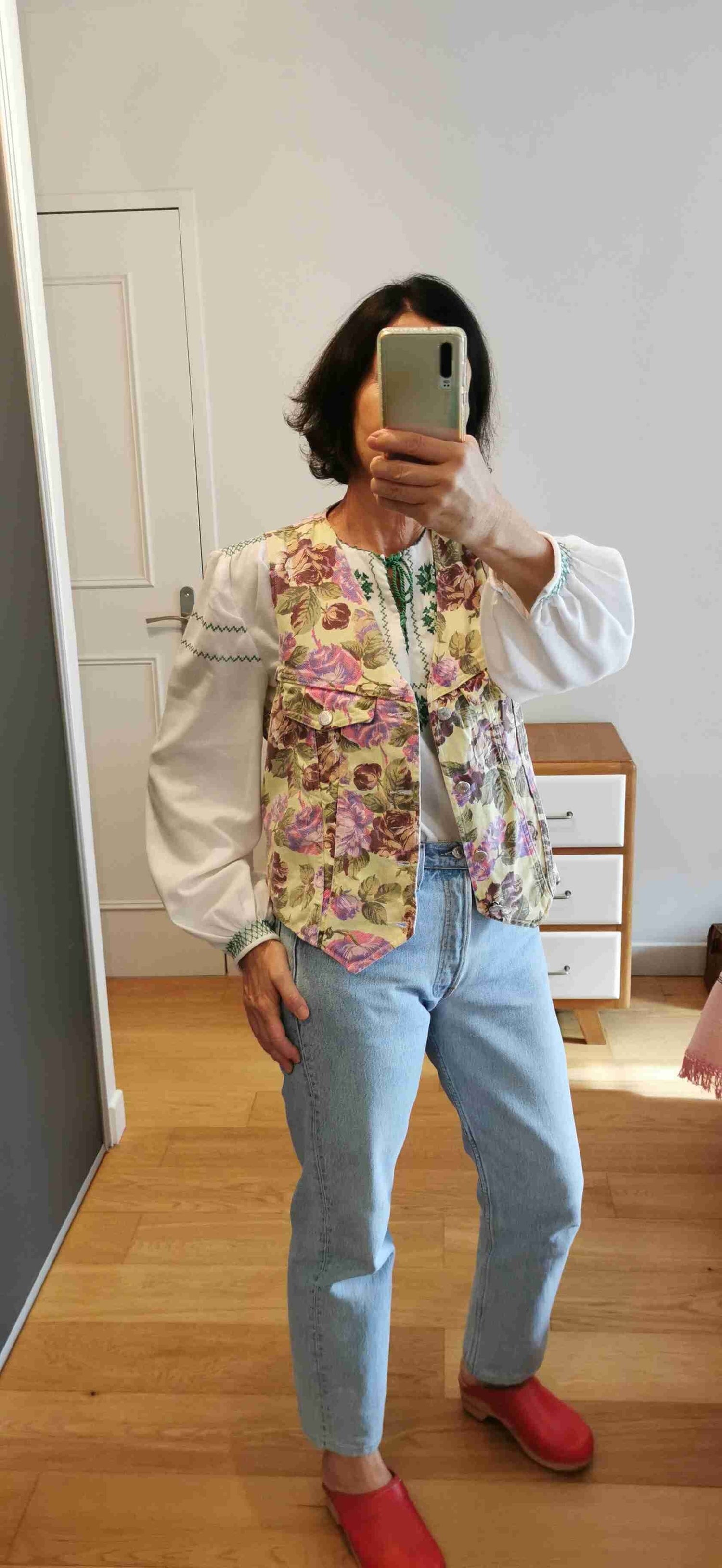 Gilet sans manche à fleurs