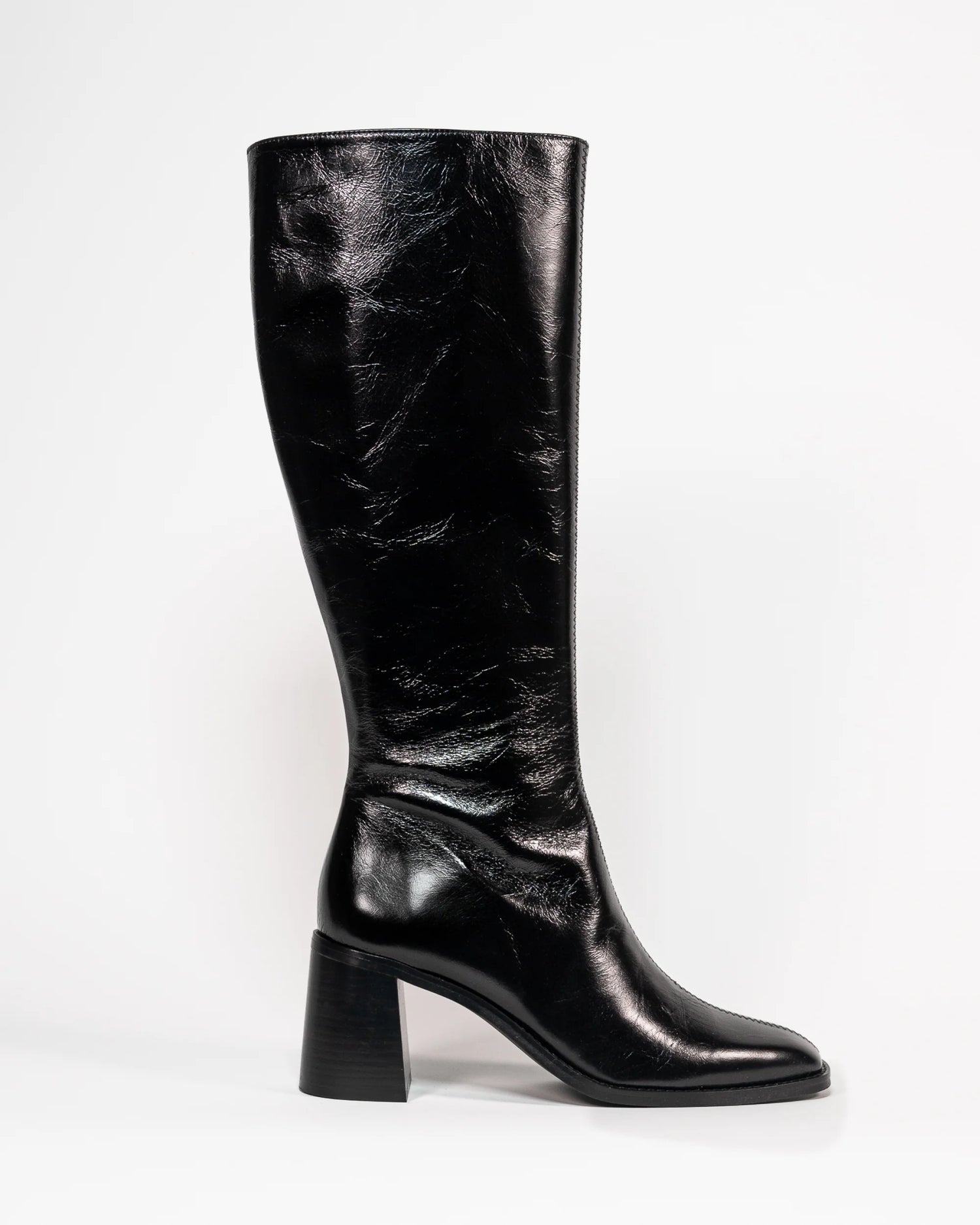 bottes noires à talon cuir vernis féminines et élégantes