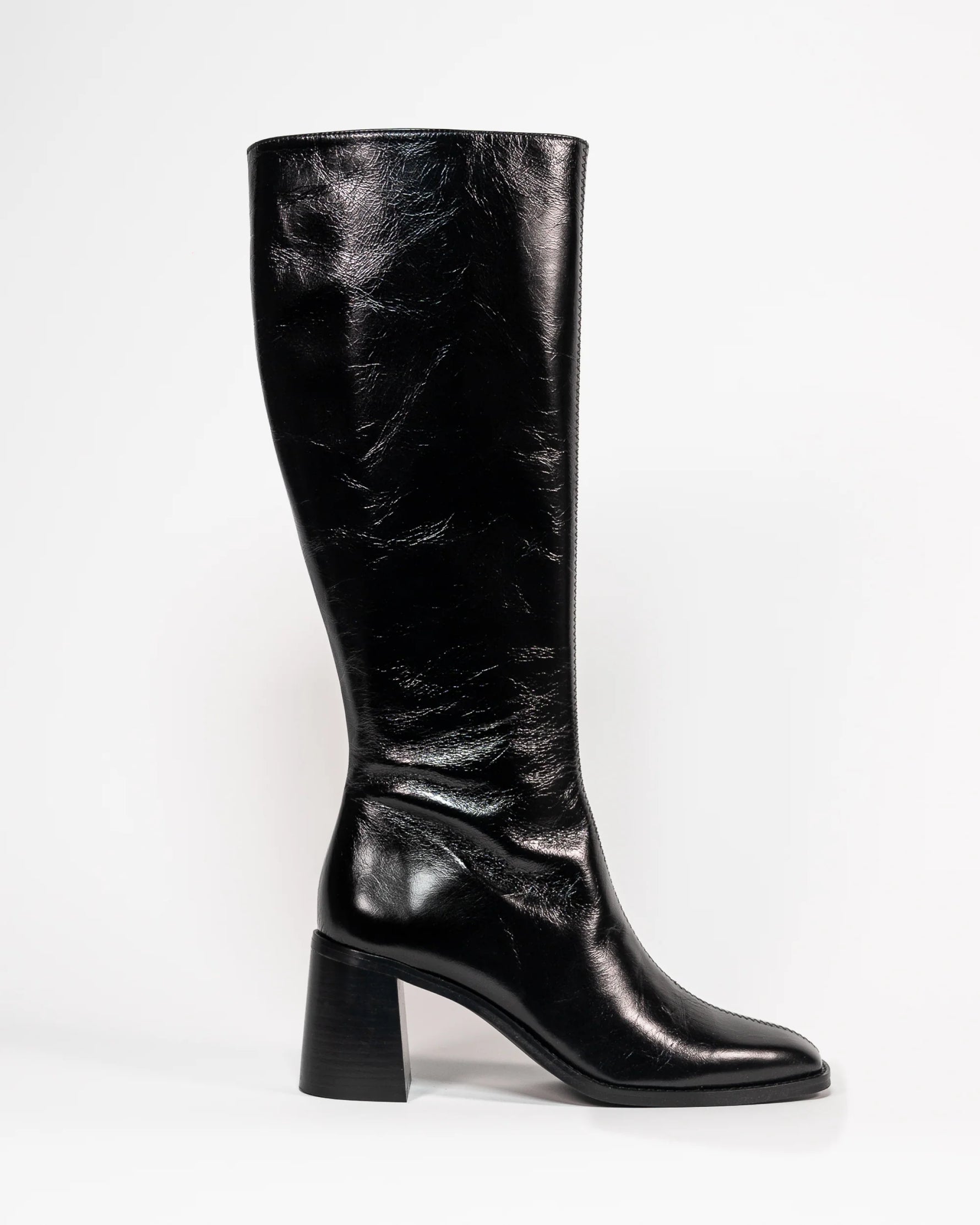 bottes noires à talon cuir vernis féminines et élégantes