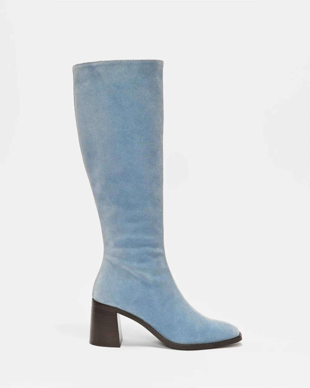 CRISTOBAL les bottes à talons épais au style retro et cuir d'exception upcyclé daim bleu ciel.