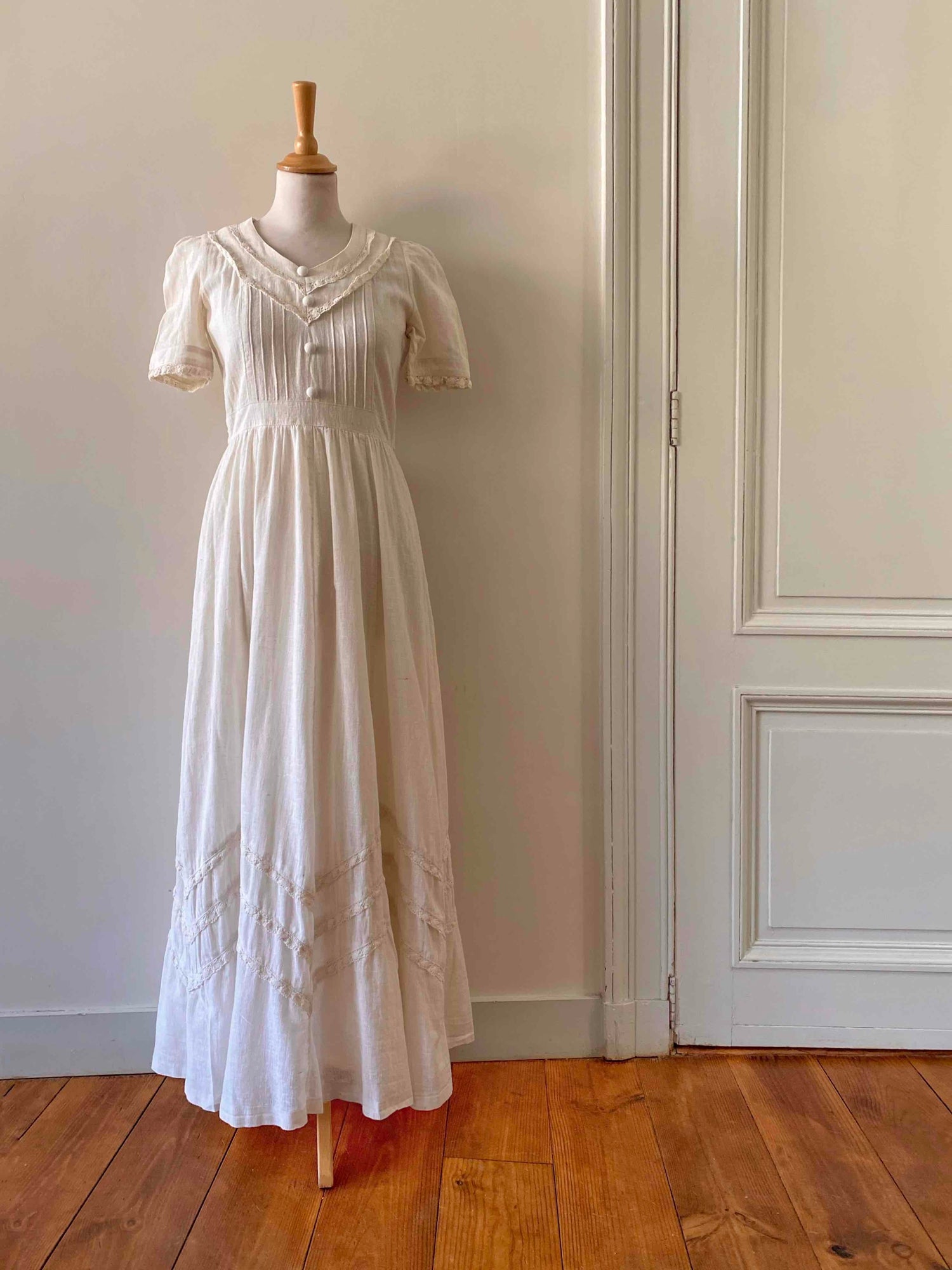 70's embroidered dress