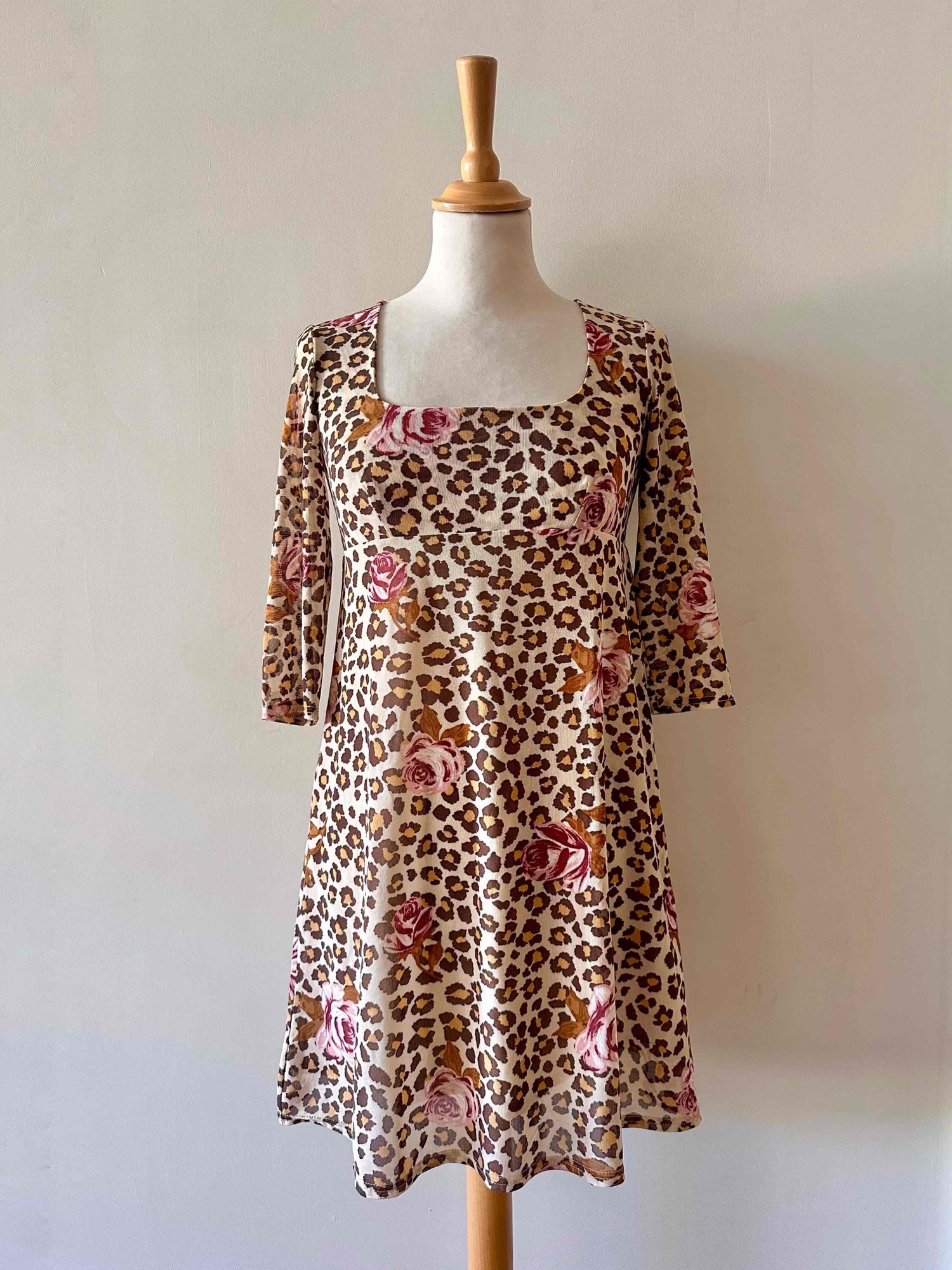Leopard print dress with flowers