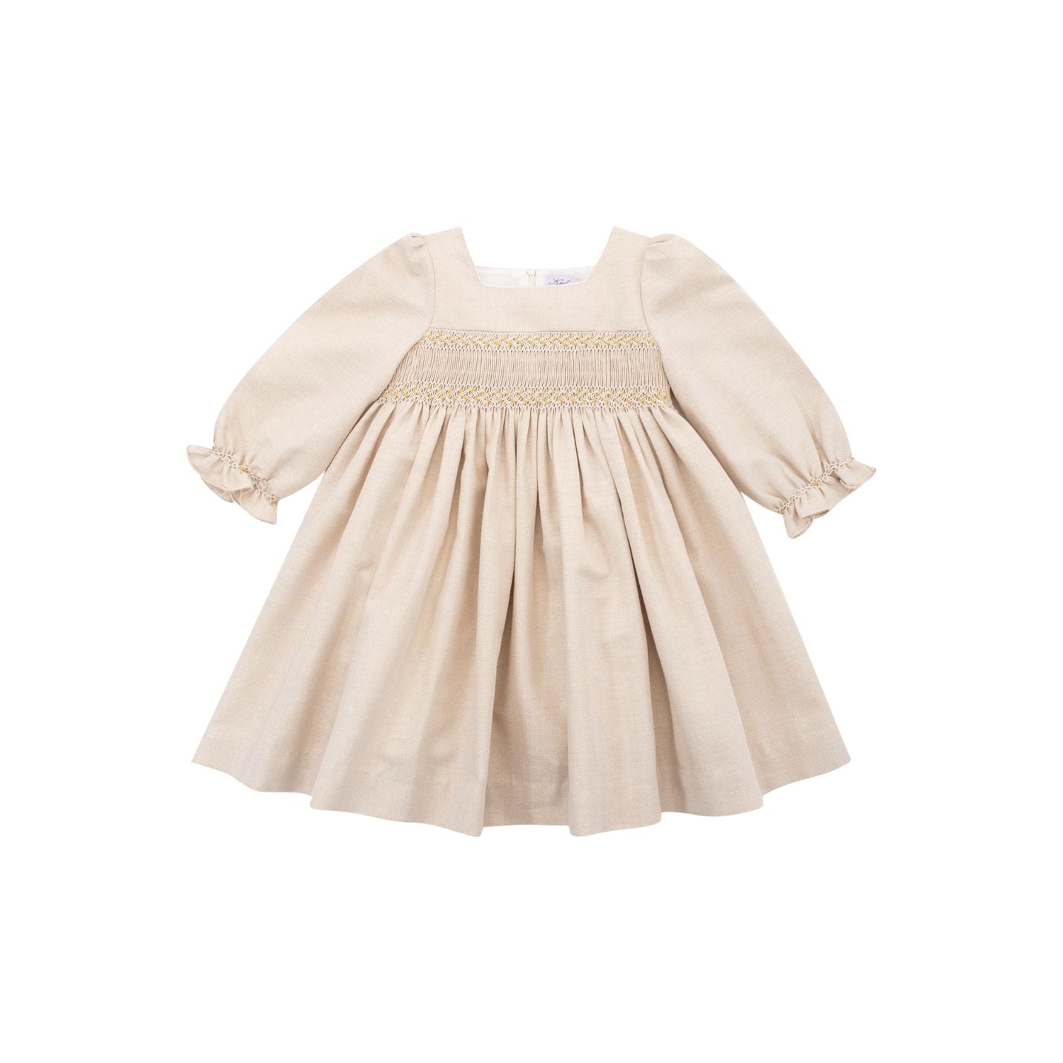 Divine, robe en chevron beige et fil doré smockée sur le devant et le dos