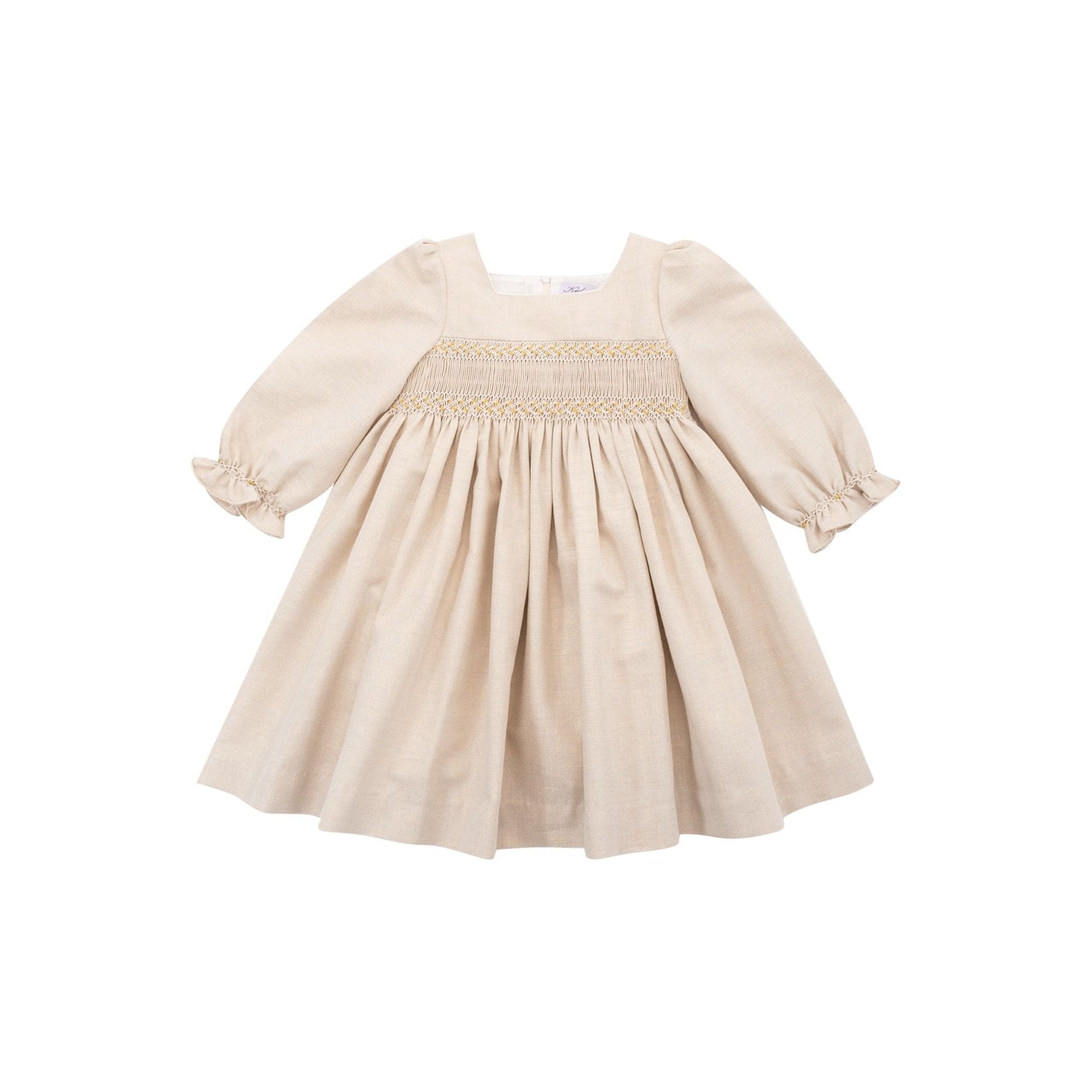 Divine, robe en chevron beige et fil doré smockée sur le devant et le dos
