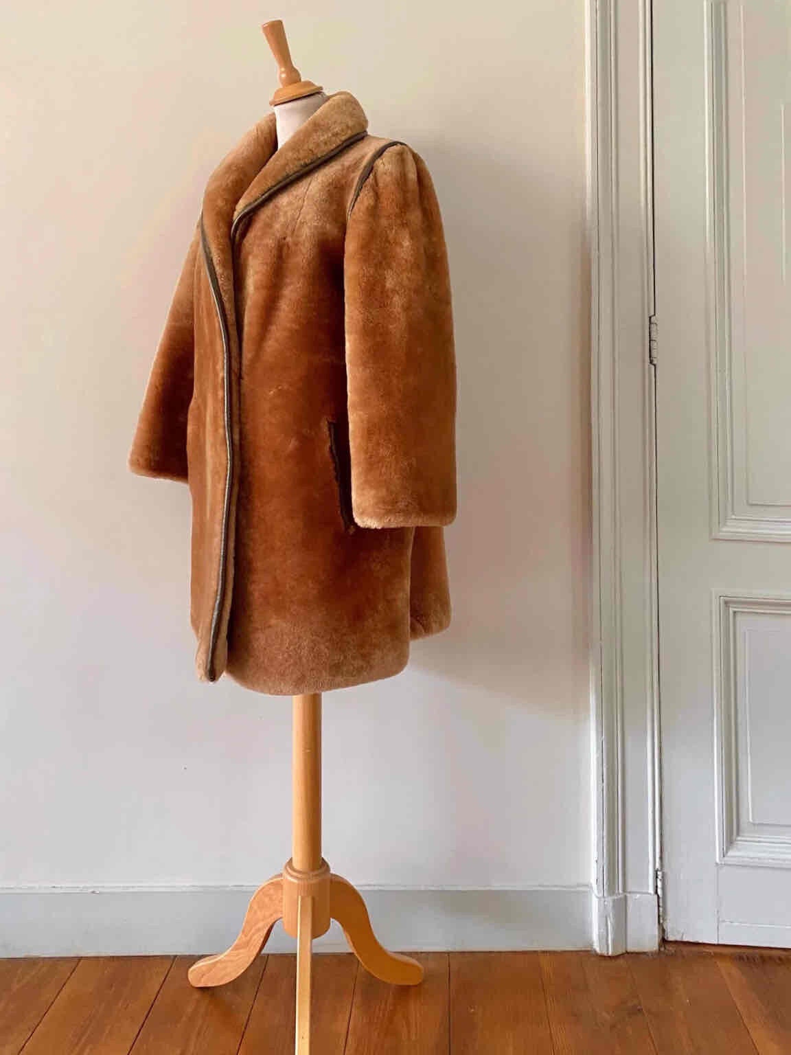 Manteau en mouton doré