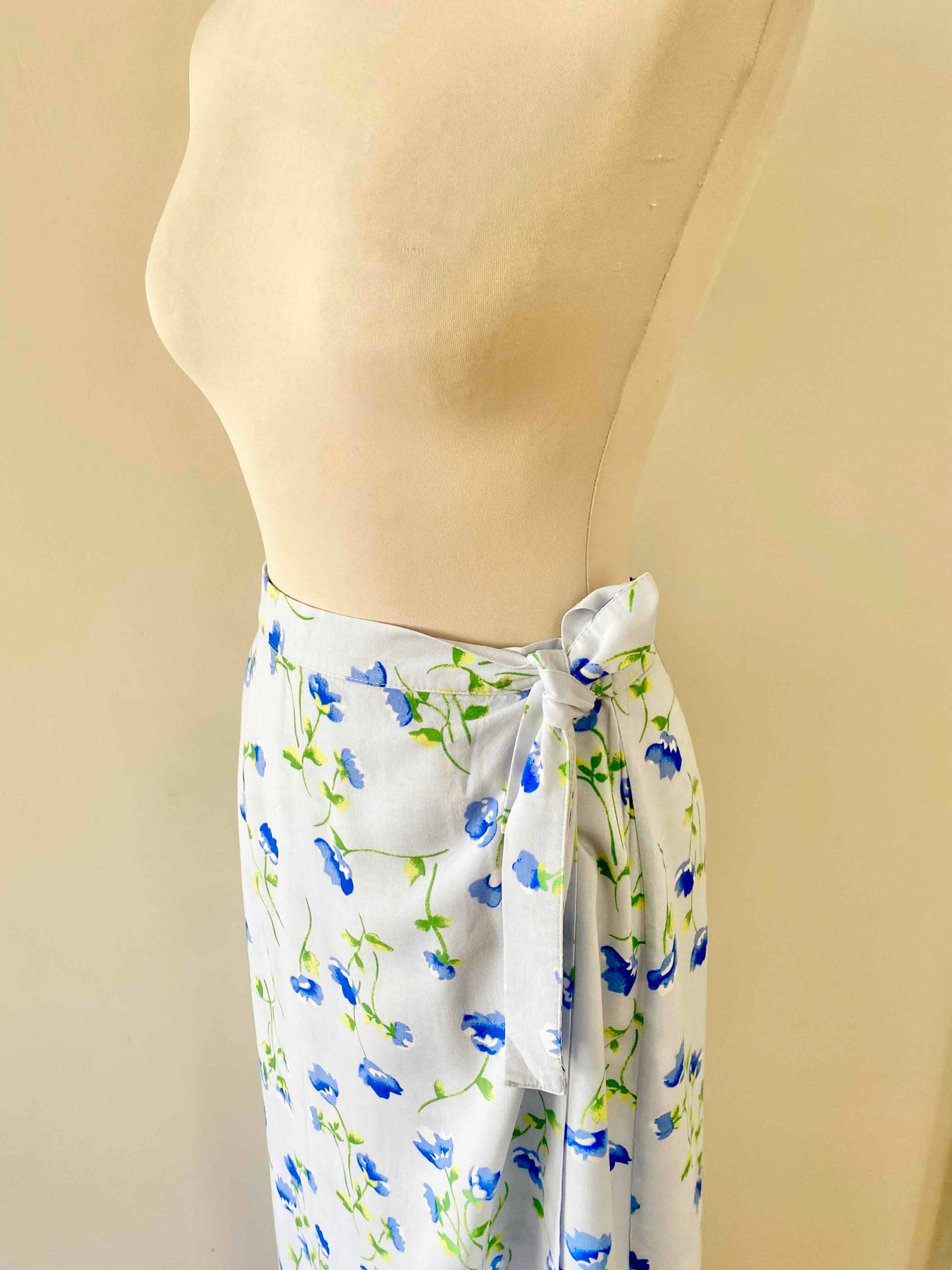 Jupe portefeuille à fleurs