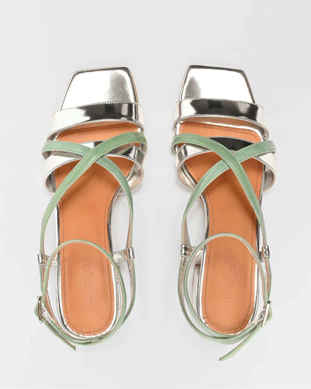 EDUARDO les sandales bicolores à talons carrés avec brides réglables cuir argent et vert d'eau. Idéales pour un mariage