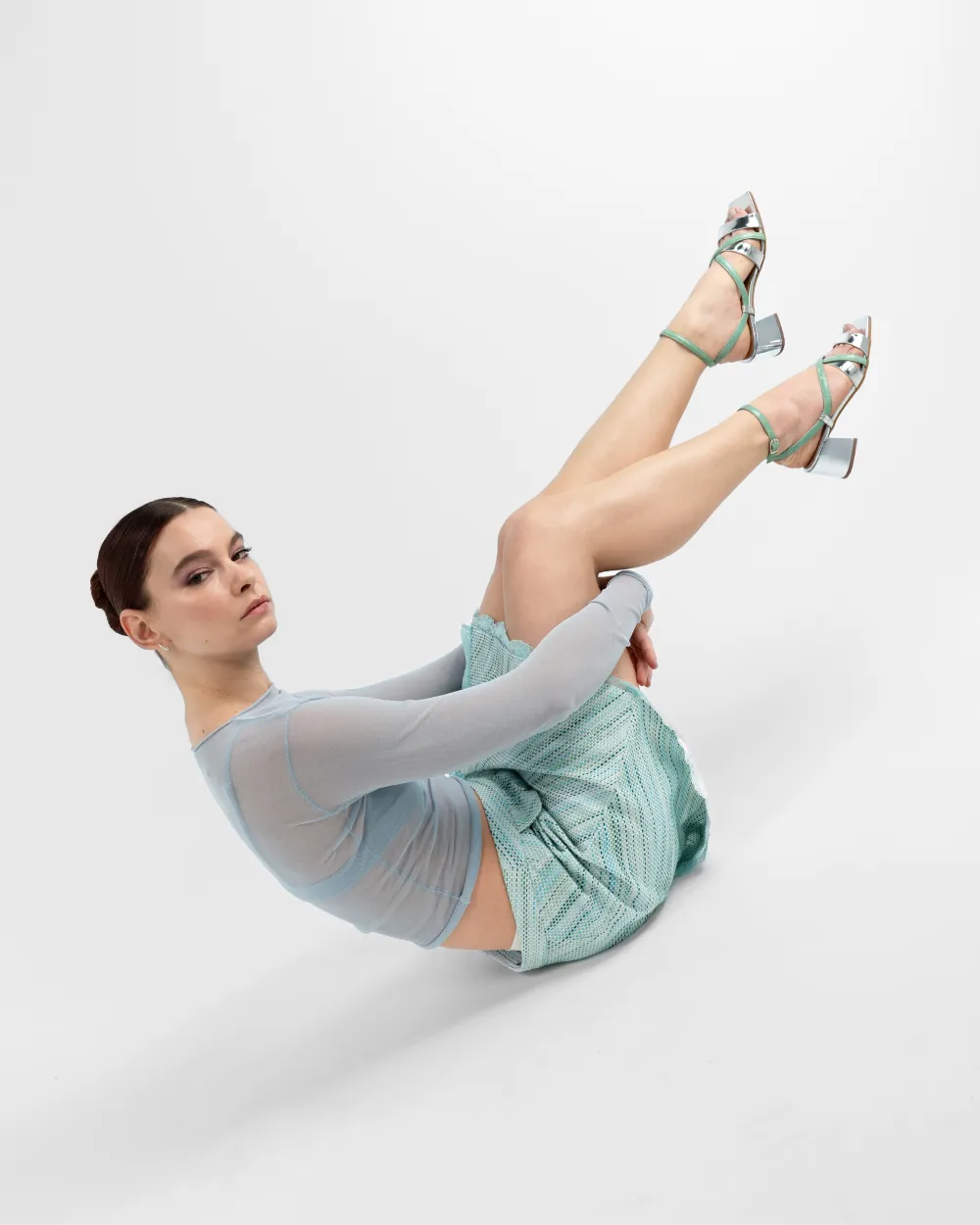 EDUARDO les sandales bicolores à talons carrés avec brides réglables cuir. Idéales pour un mariage