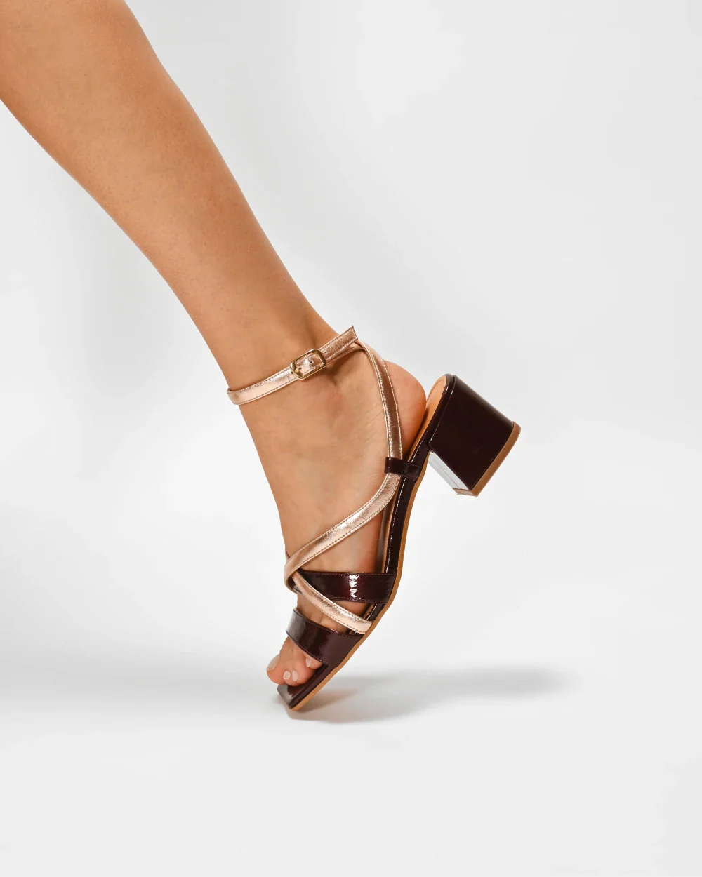 EDUARDO les sandales bicolores à talons carrés avec brides réglables cuir bordeaux et rose irisé. Idéales pour un mariage