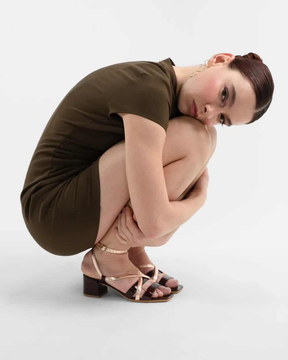 EDUARDO les sandales bicolores à talons carrés avec brides réglables cuir bordeaux et rose irisé. Idéales pour un mariage