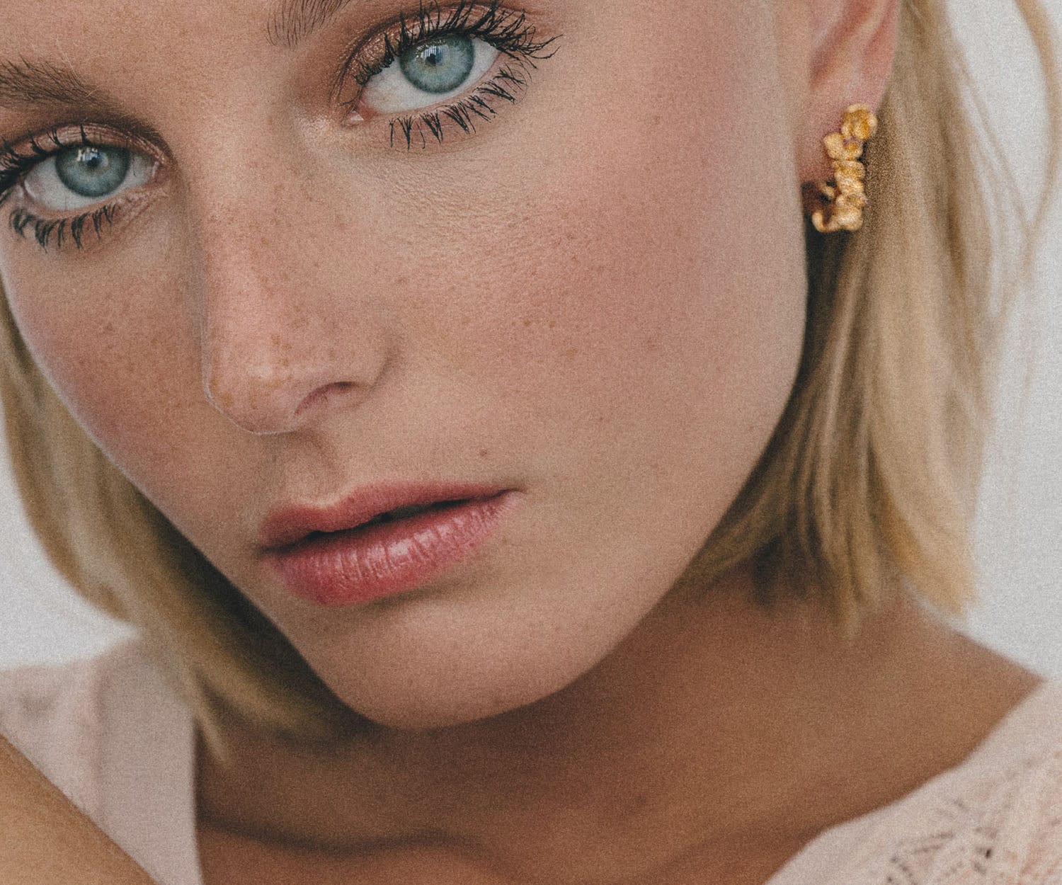 Elise Tsikis Paris Boucles d'oreilles Hyacinthe