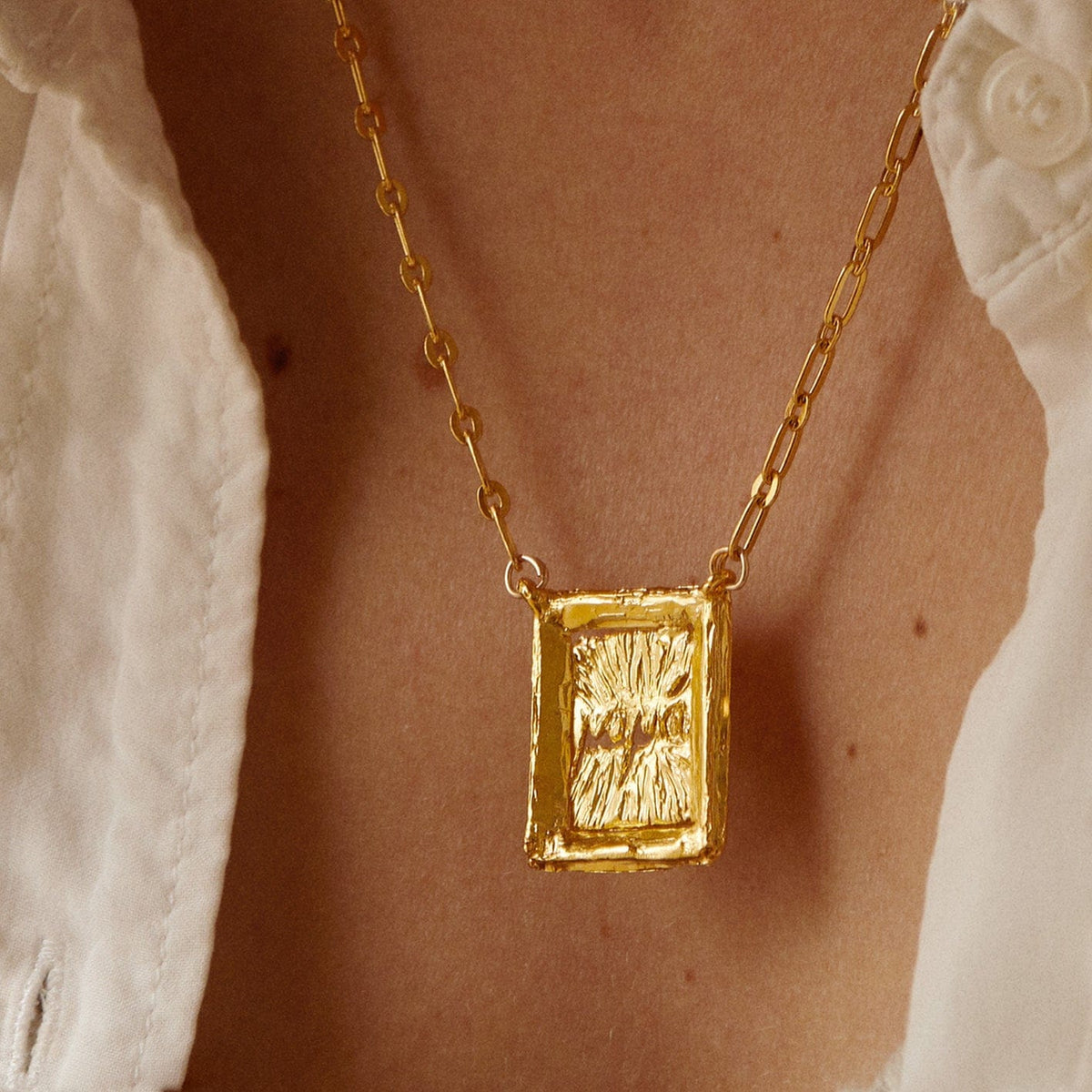 Elise Tsikis Paris Collier Prastia - archive