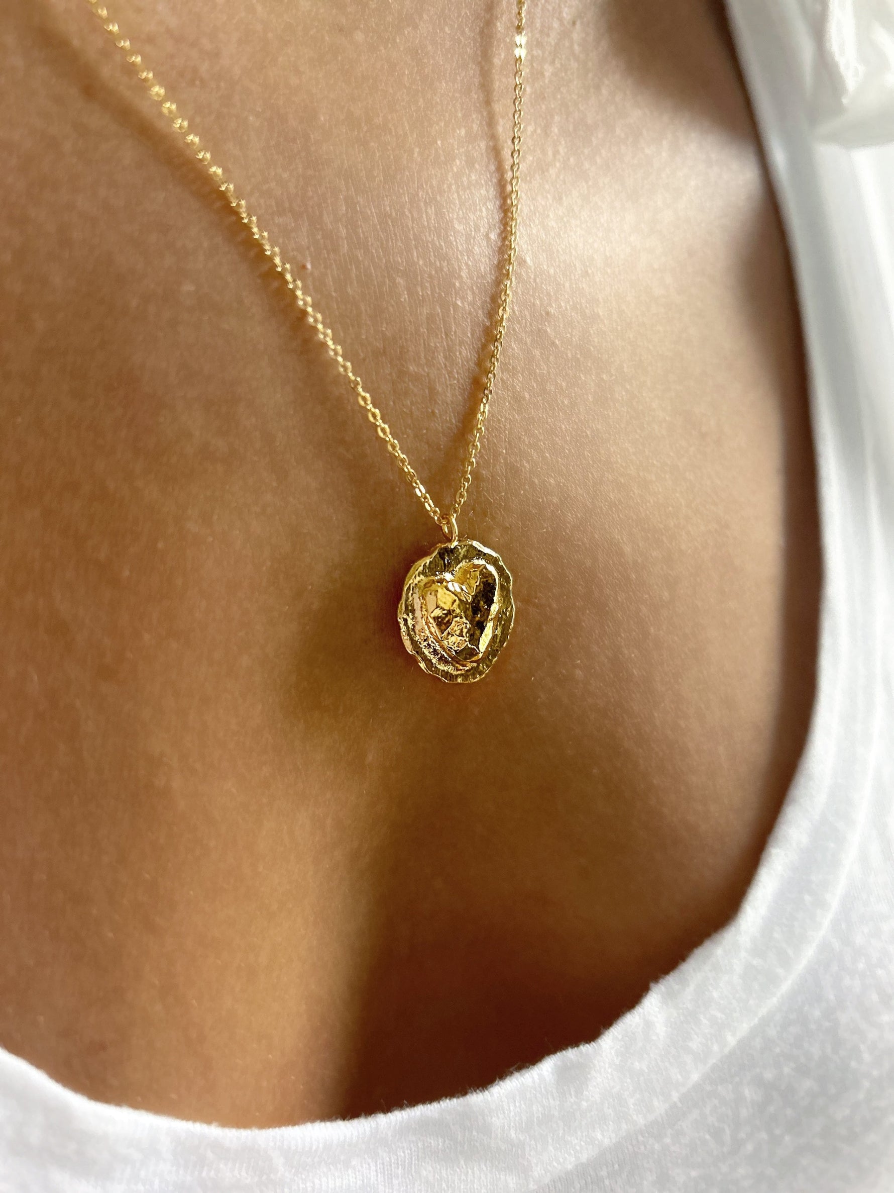 Elise Tsikis Paris Collier Travia