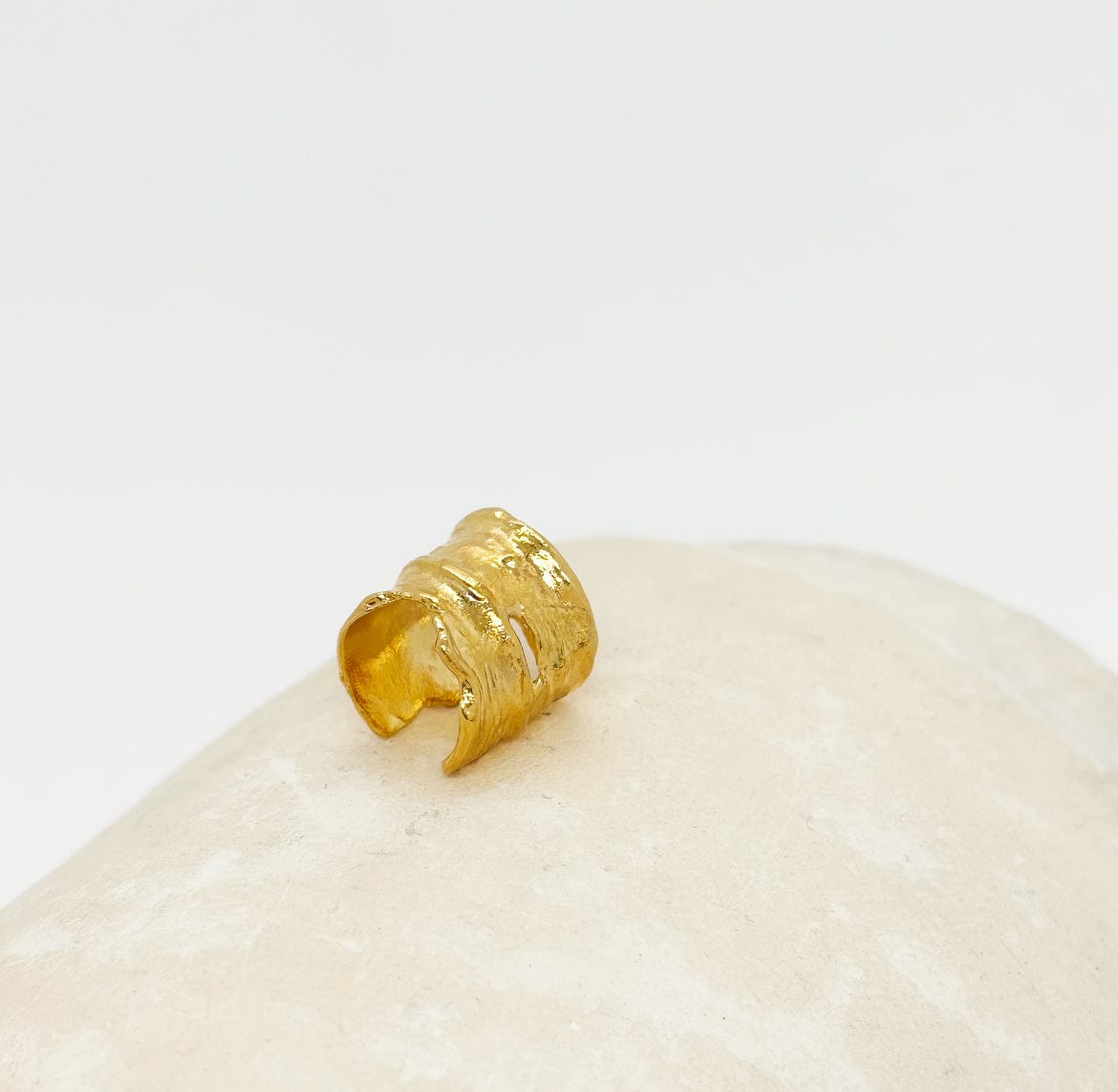 Elise Tsikis Paris Earcuff Chenea - archive