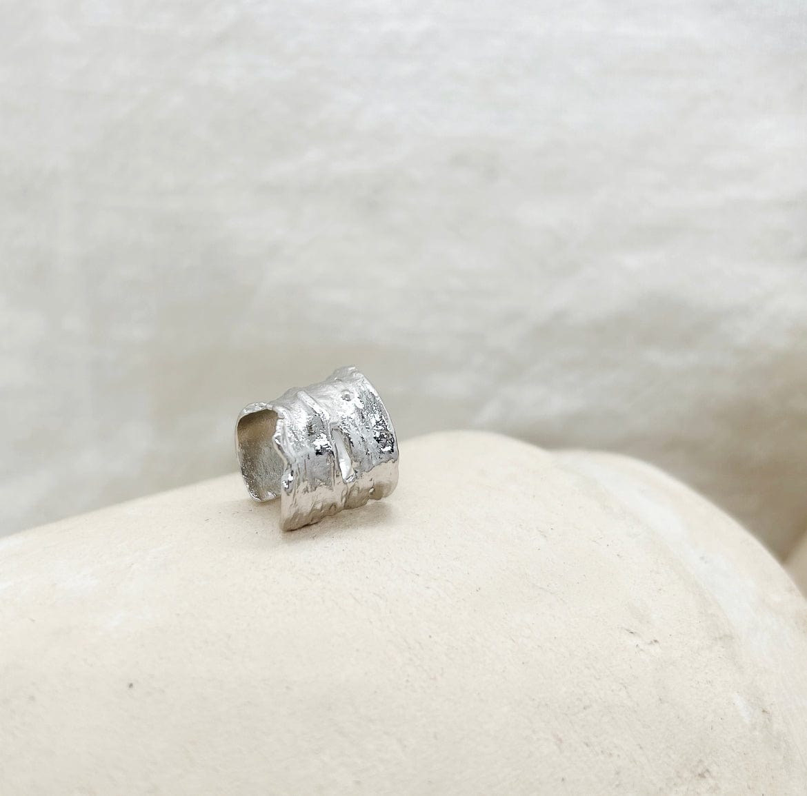 Elise Tsikis Paris Earcuff Chenea - archive