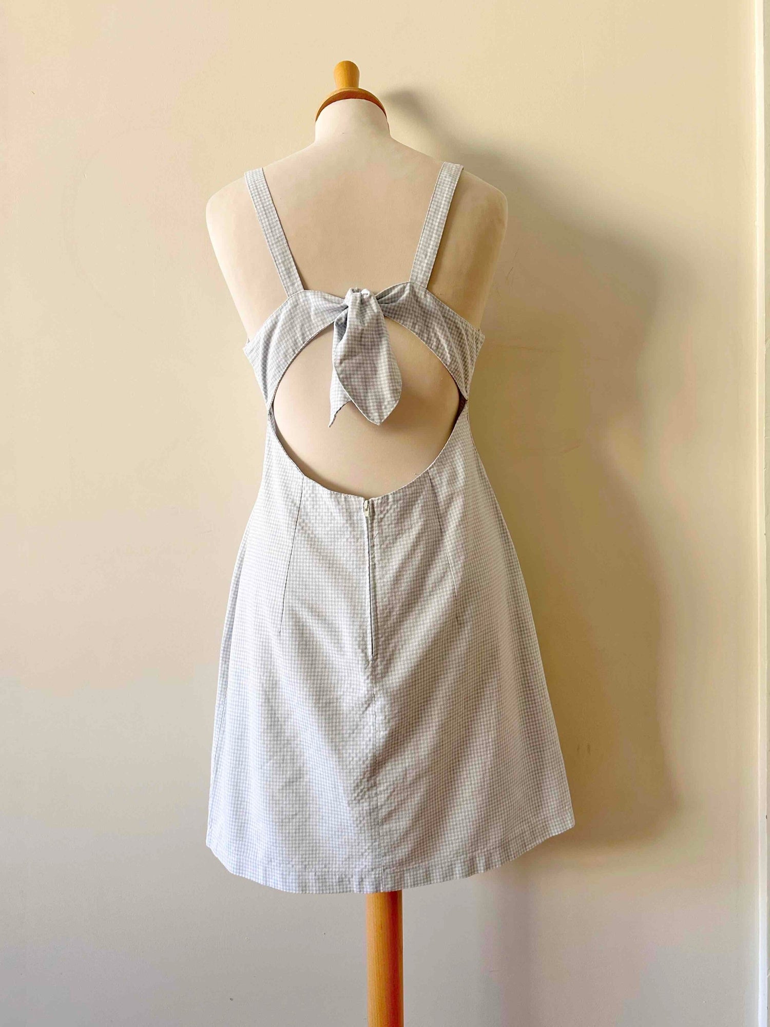 Backless dress