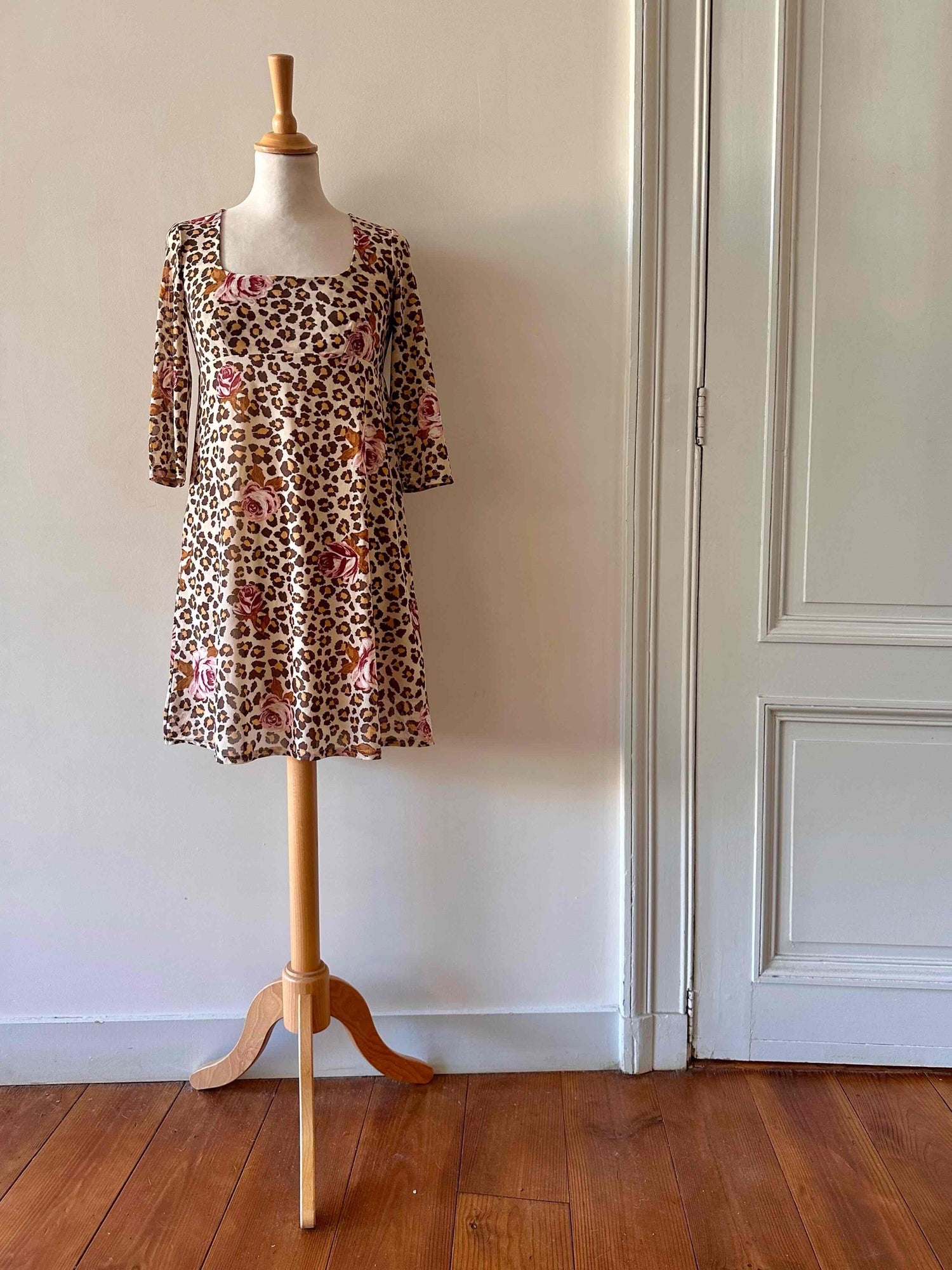 Robe léopard à fleurs