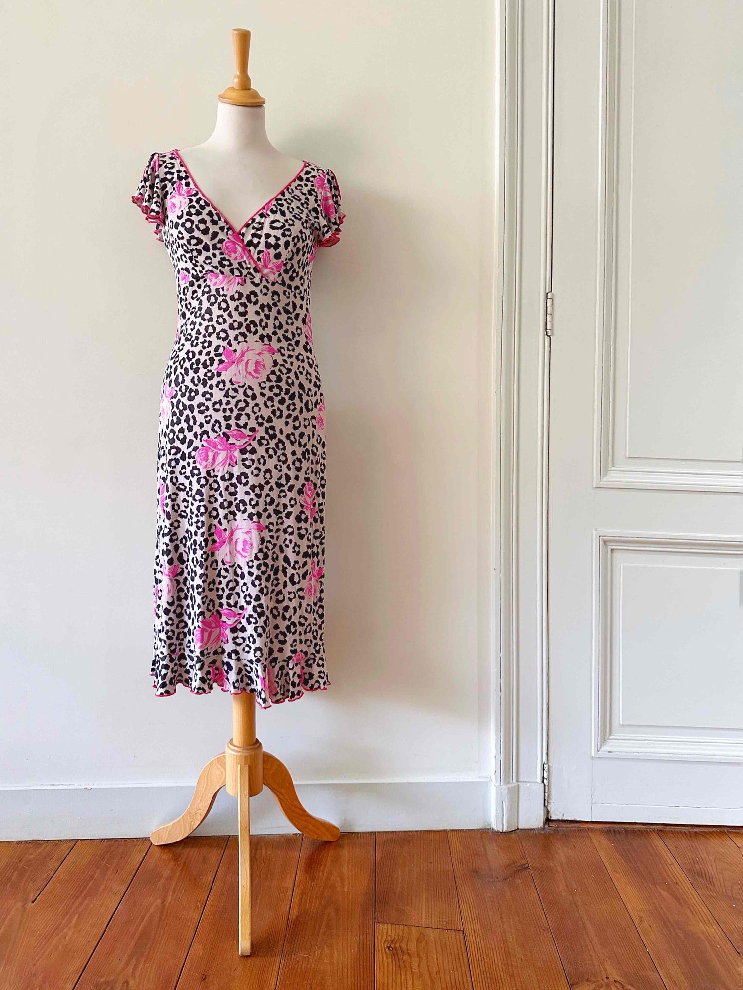 Leopard print dress with flowers