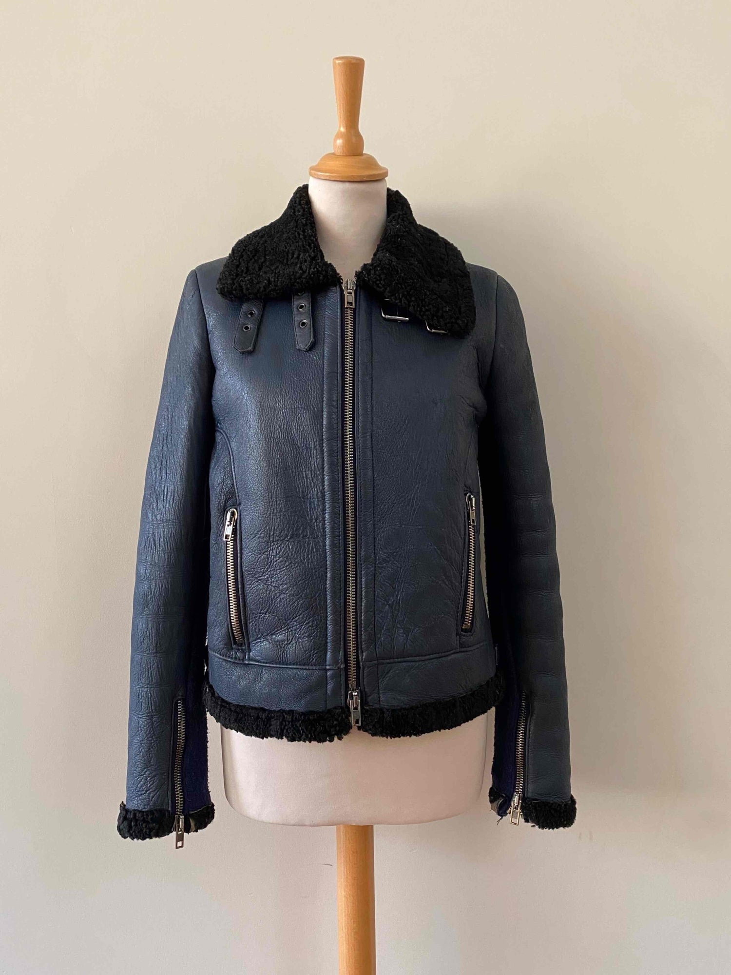 Bomber jacket in sheepskin, with the fleece turned inside out.