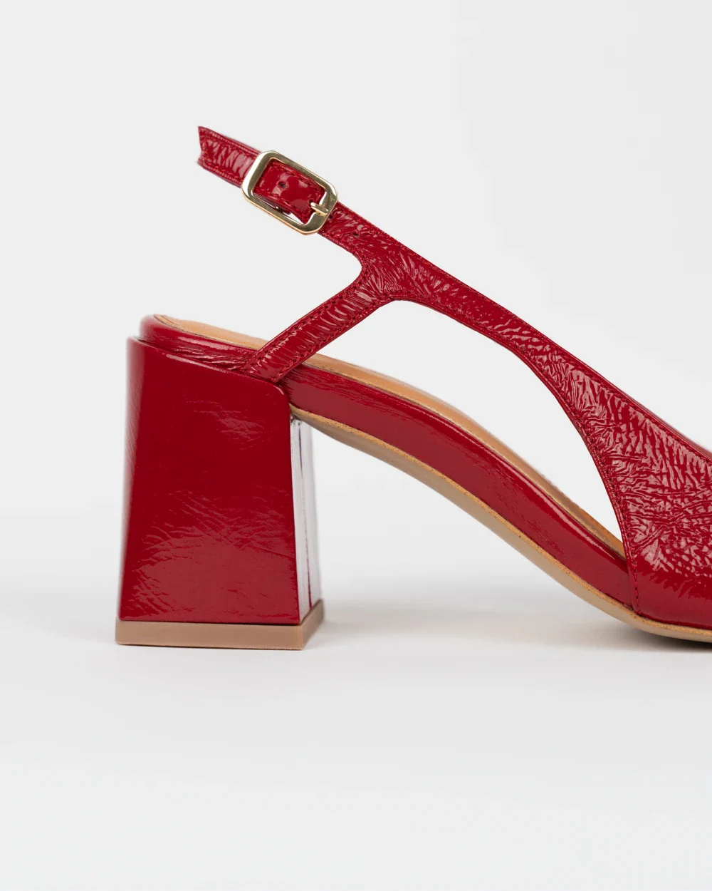 Les slingbacks escarpins en cuir vernis rouge à talon pour femmes. Confortables et élégantes