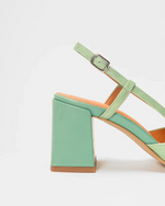 Les slingbacks FERNANDO en cuir vernis vert d'eau et cuir bleu azur, des souliers féminins, élégants et confortables