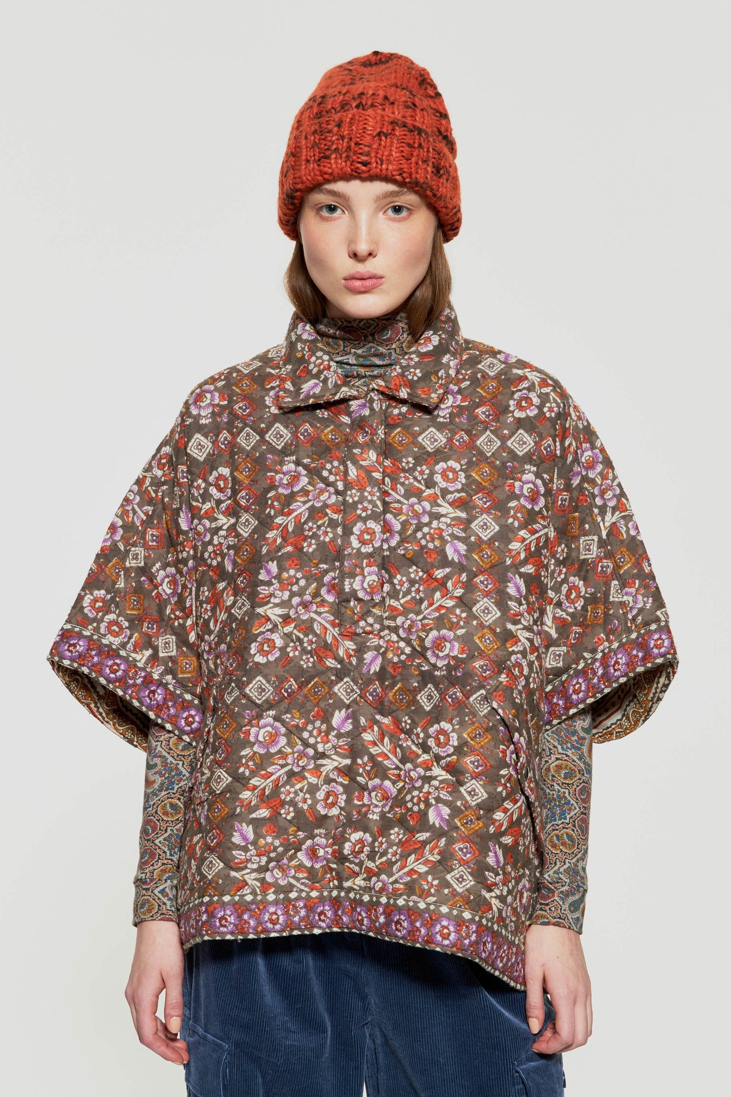 Poncho matelassé à imprimé floral