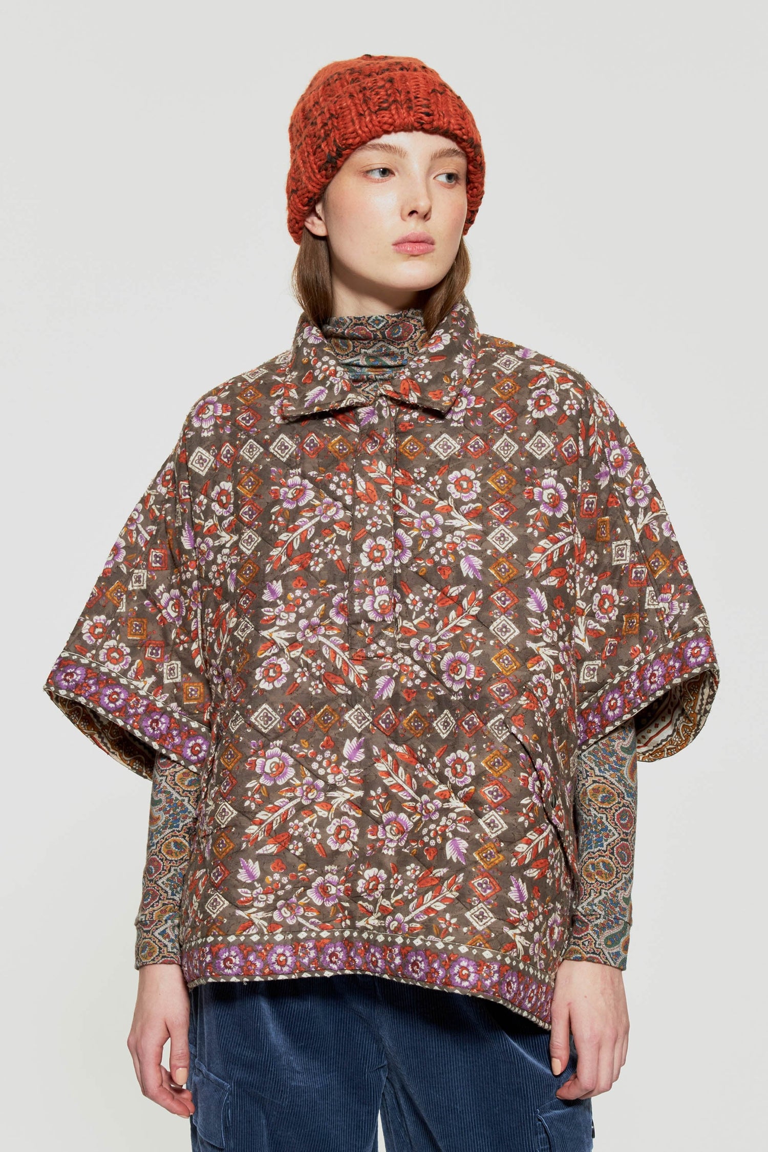 Poncho matelassé à imprimé floral