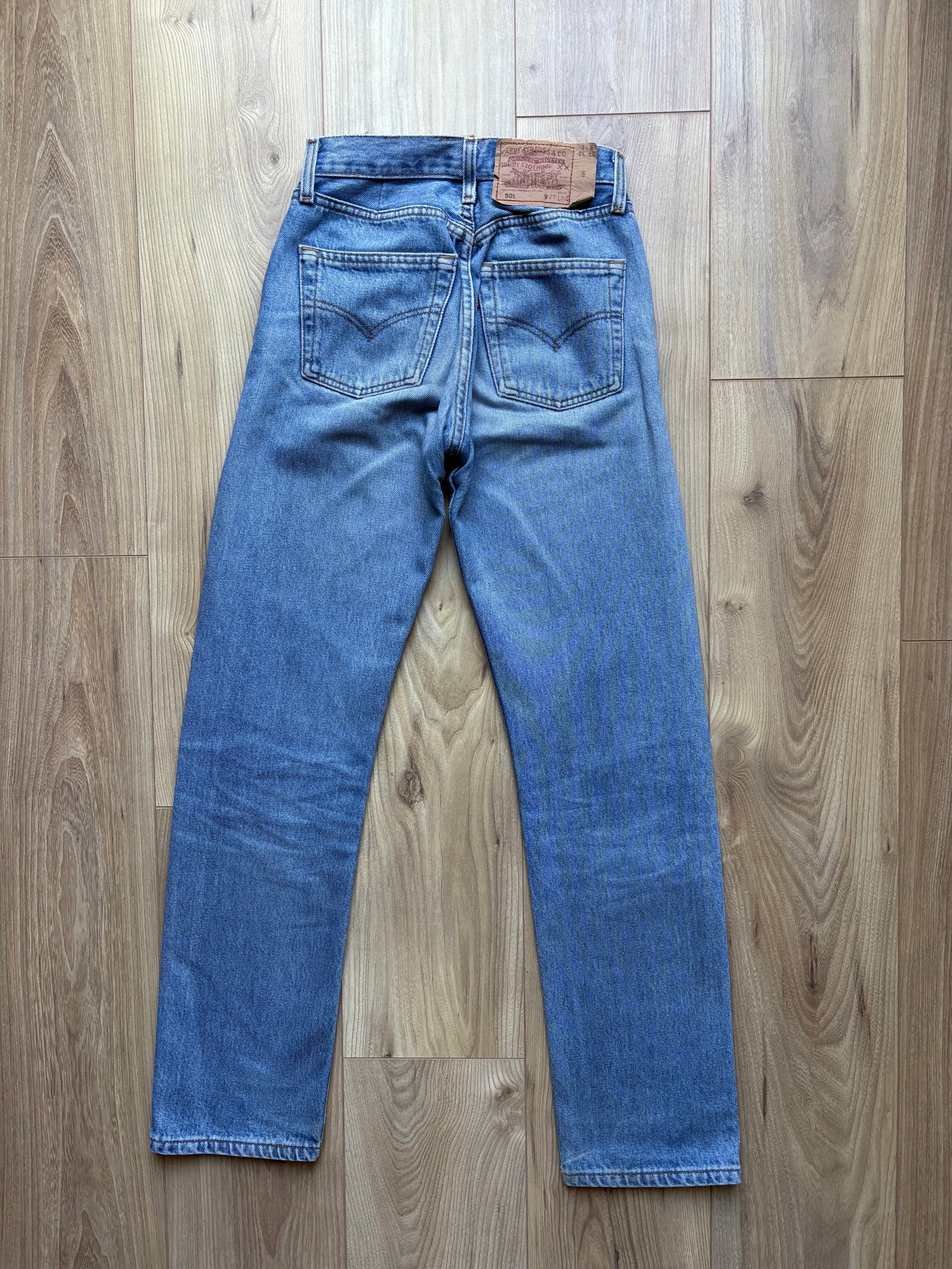 Jean Levi's 501 W27 L32