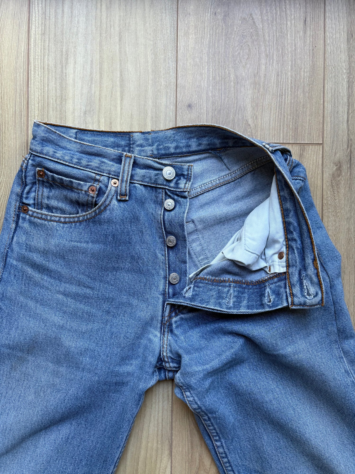 Jean Levi's 501 W27 L32